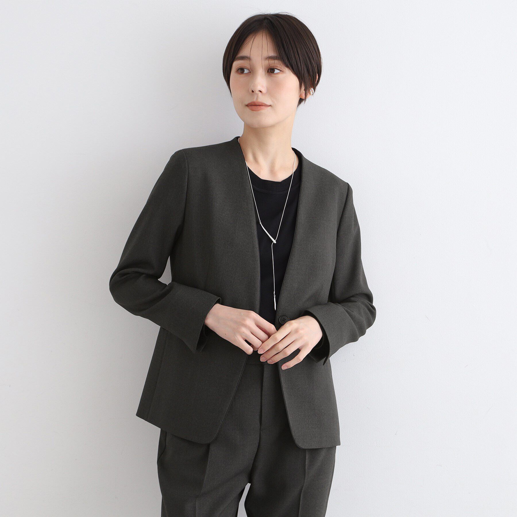 INDIVI「【洗える／UVケア／定番スーツ】ウール調ノーカラージャケット」|スーツ|チャコールグレー(4