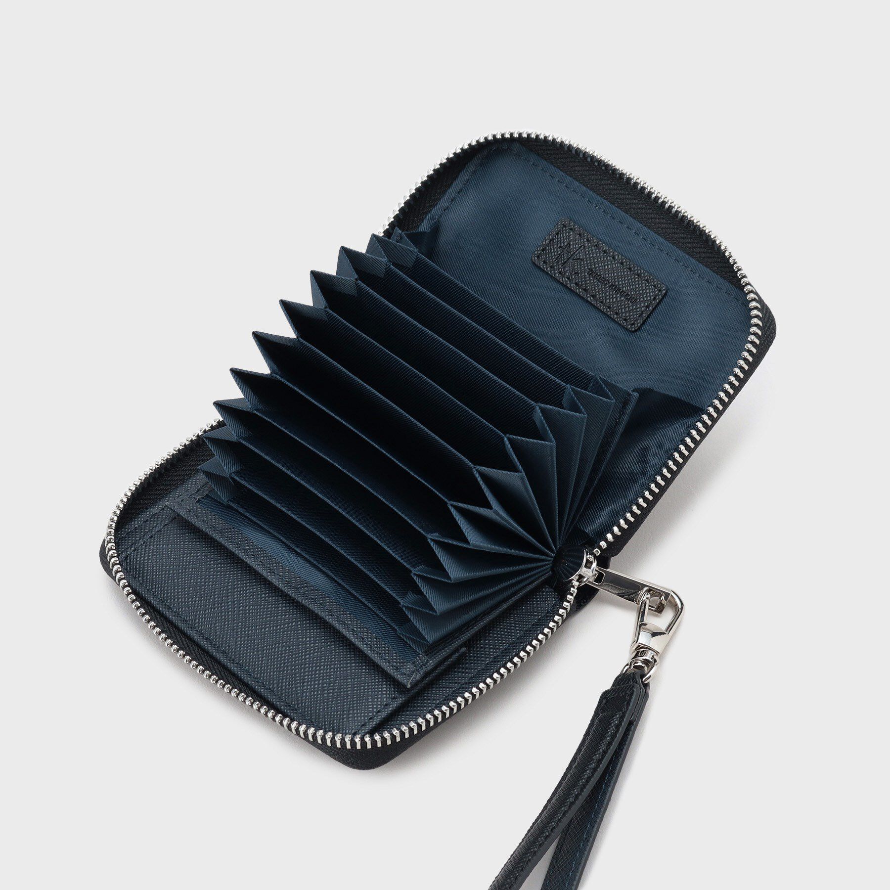 tk.TAKEO KIKUCHI「ストラップ付三方ZIPウォレット」|財布|