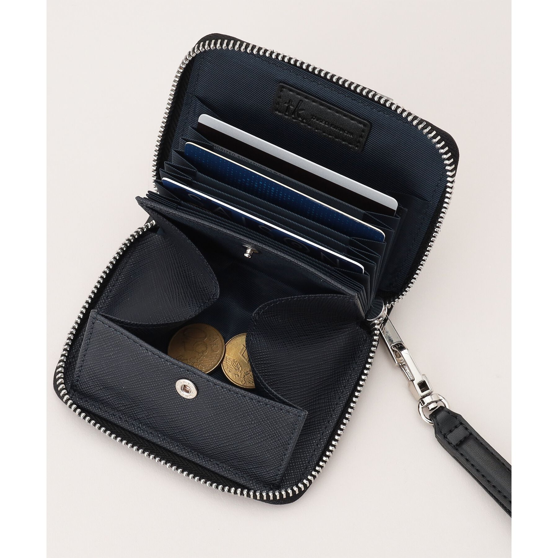 tk.TAKEO KIKUCHI「ストラップ付三方ZIPウォレット」|財布|