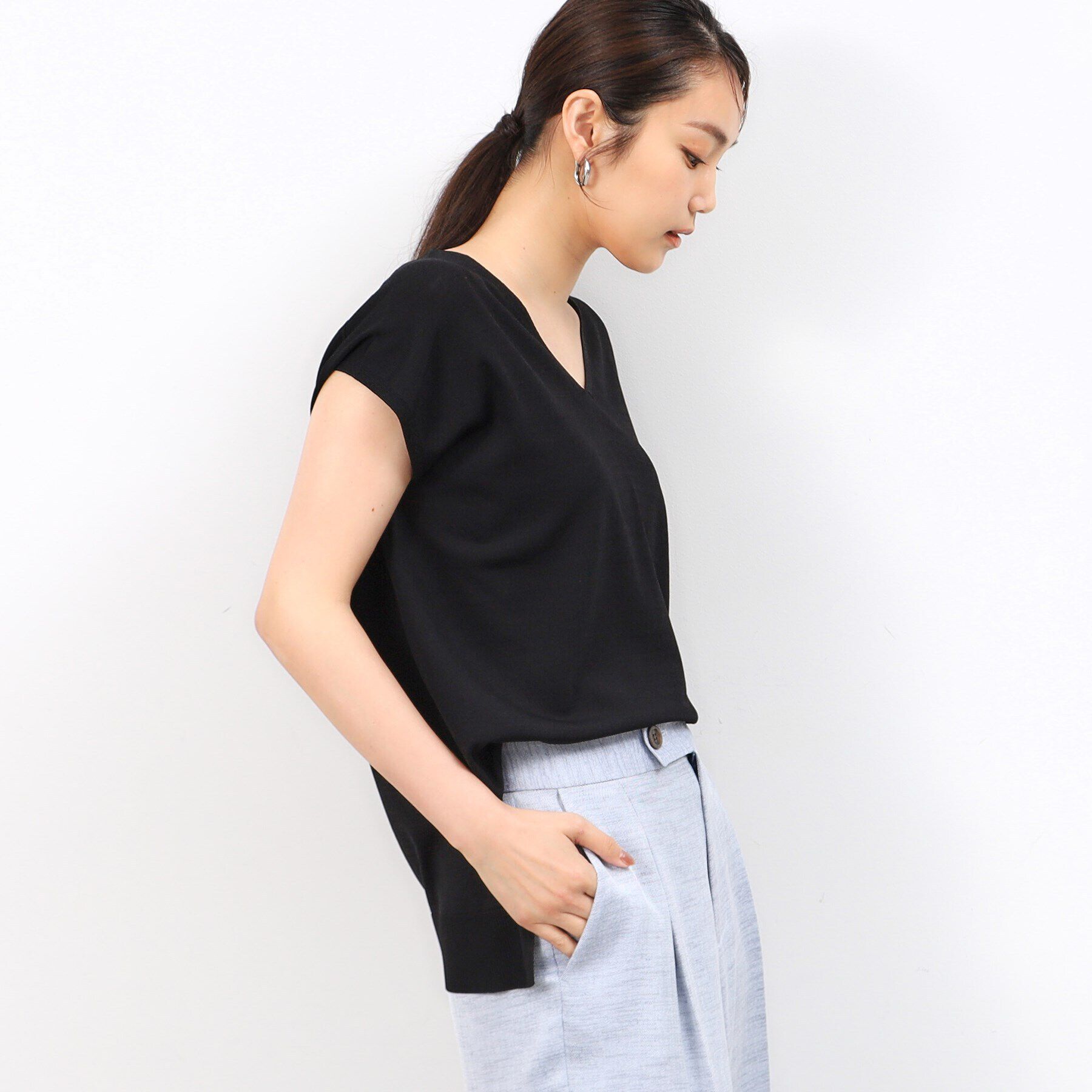 OPAQUE.CLIP「クールタッチVネックフレンチスリーブニット【UVケア/接触冷感/洗濯機洗い可】」|ニット・セーター|ブラック(019)