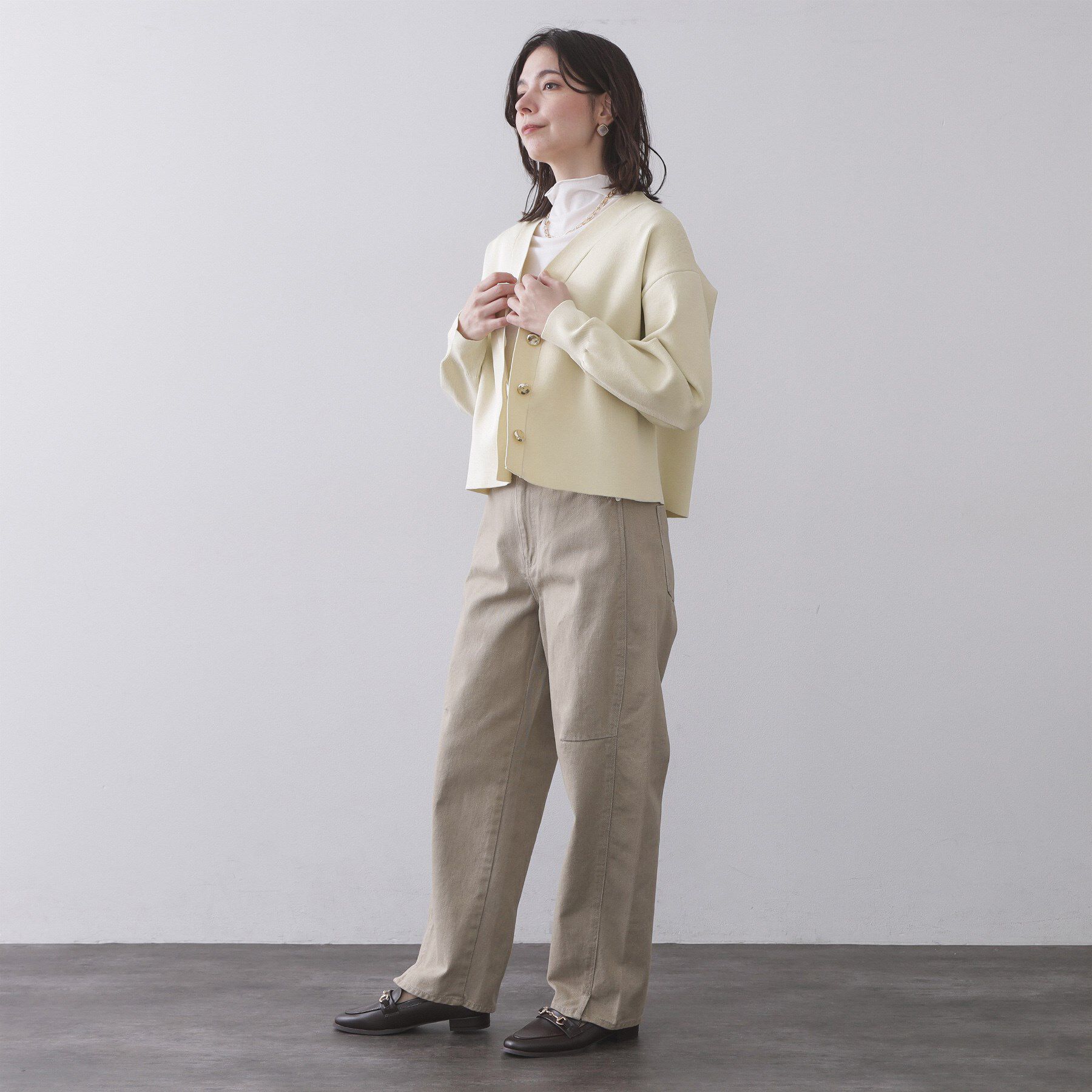 OPAQUE.CLIP「ゴールドビックボタンVネックニットカーディガン【洗濯機OK】」|カーディガン|