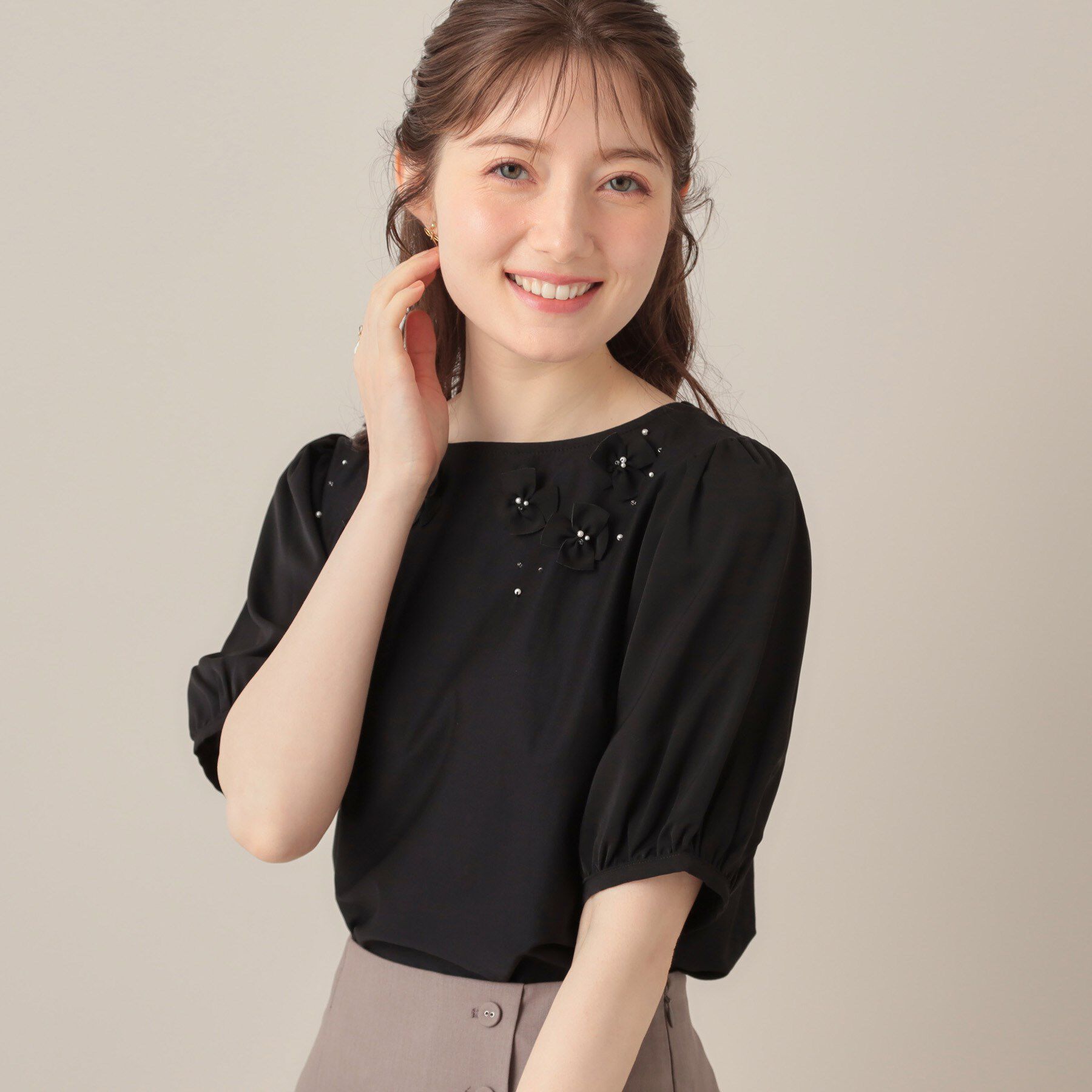 Couture broach「【接触冷感・UVカット】シフォンフラワーエンブロドッキングカットソー」|Tシャツ・カットソー|