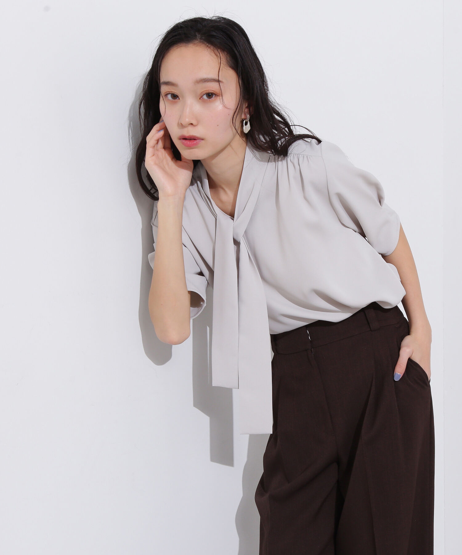  「ラチネボウタイブラウス」|シャツ・ブラウス|グレー