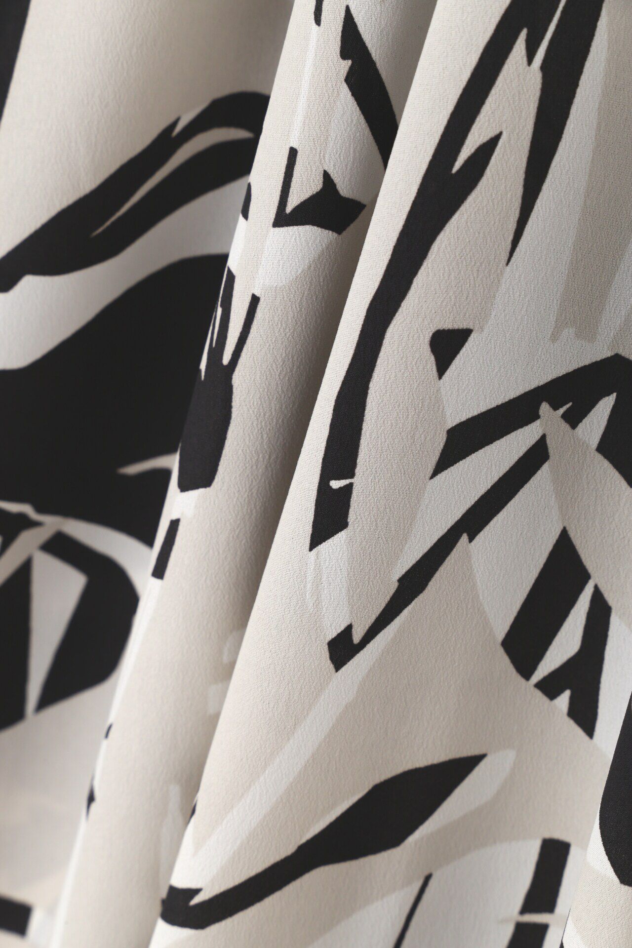  「◆ティアードリーフプリントシャーリングワンピース」|ワンピース|