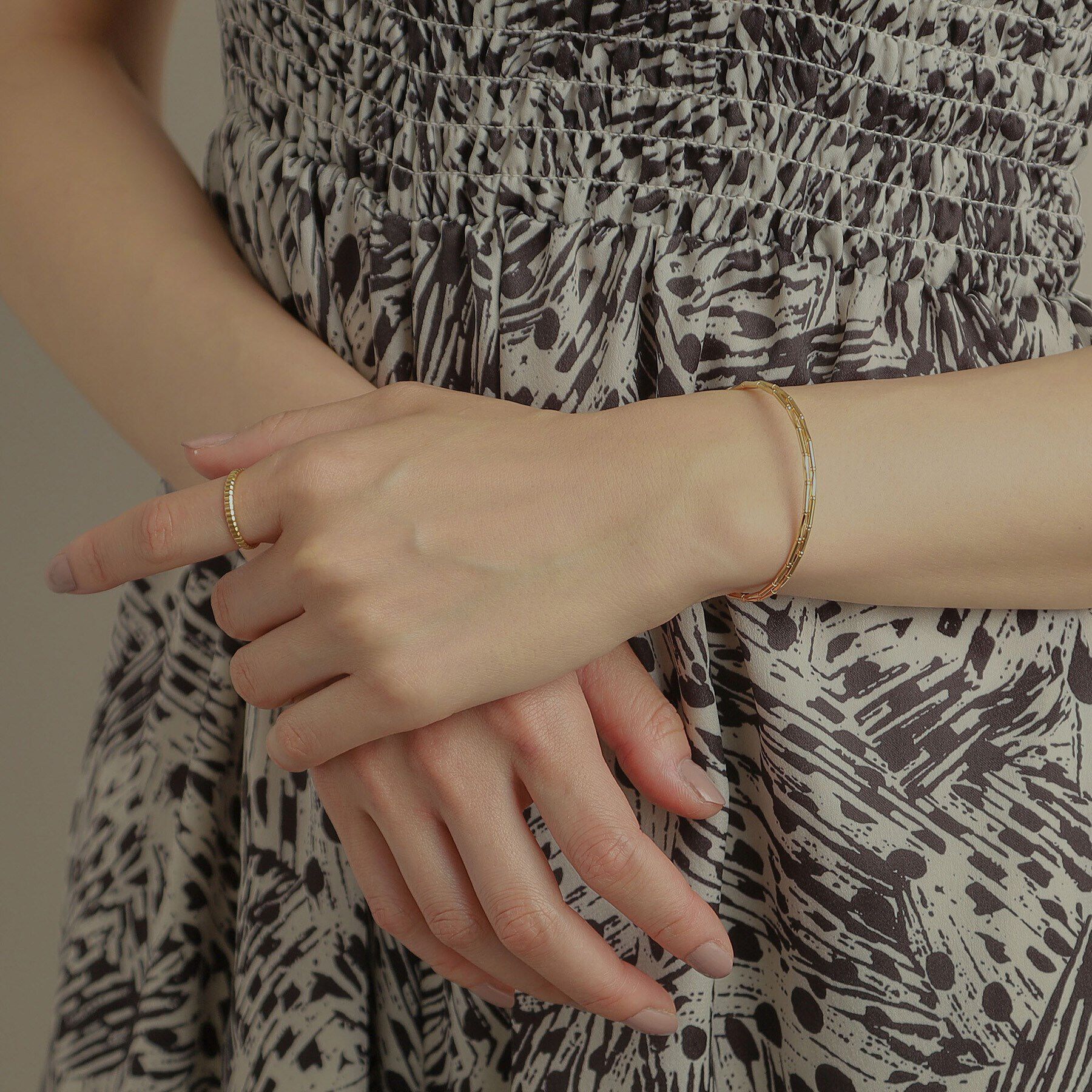 COCOSHNIK「K18シェイプカットビーズ形状記憶 ブレスレット」|ブレスレット・バングル|