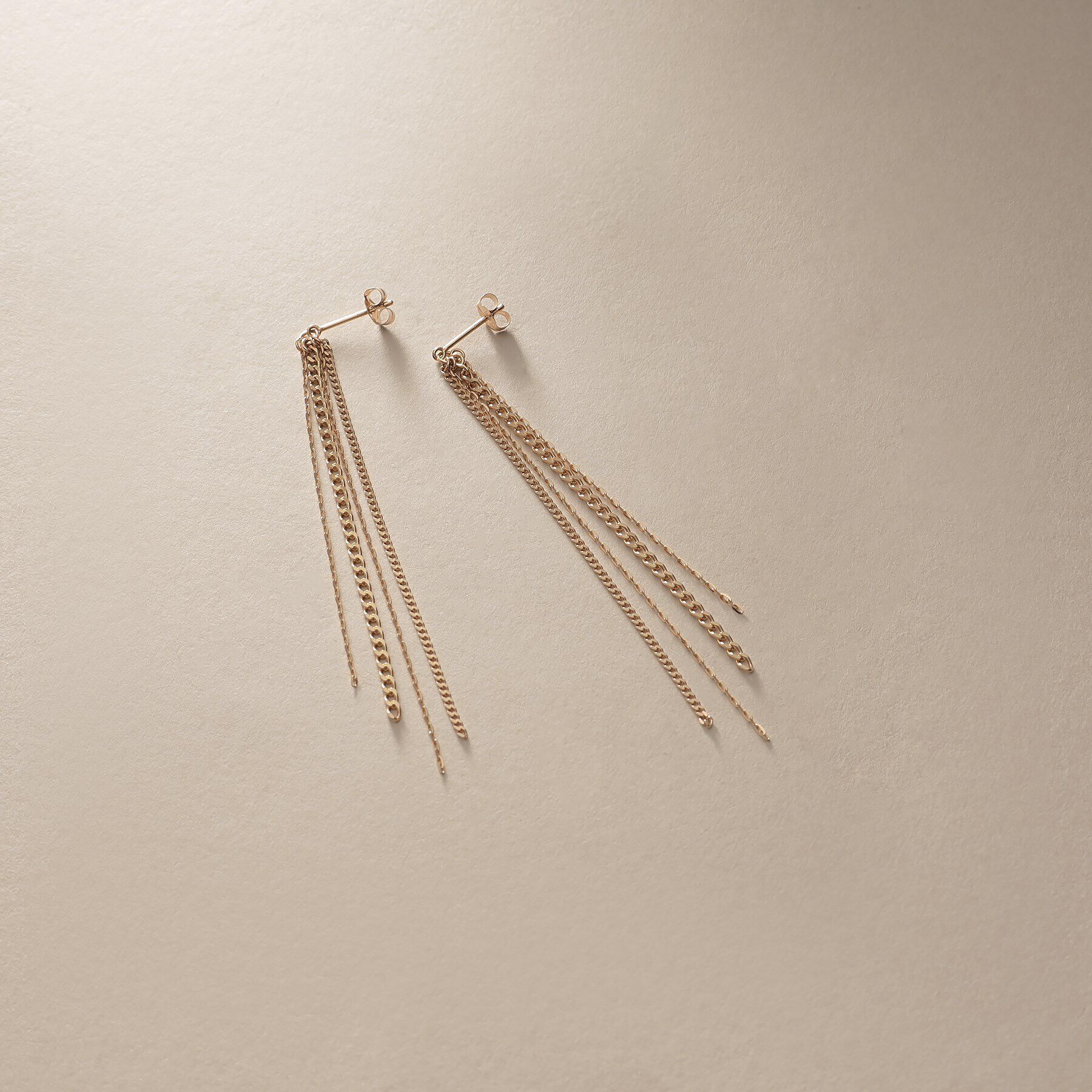 COCOSHNIK「K10キヘイミックスチェーンフリンジ スタッドピアス」|ピアス|