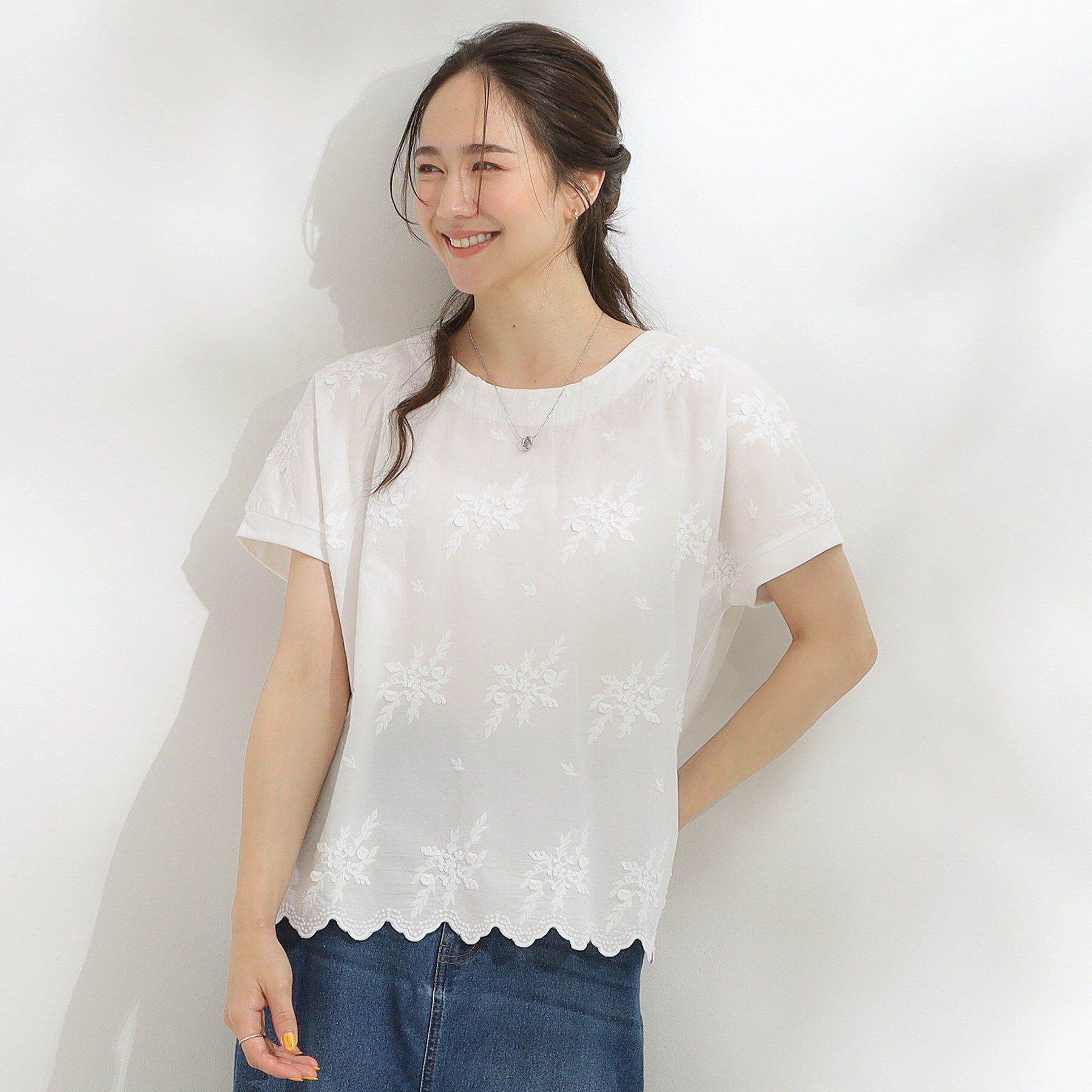 SHOO･LA･RUE「【洗える/S-LL】インせず着られる さらっと大人上品 刺繍トップス」|Tシャツ・カットソー|