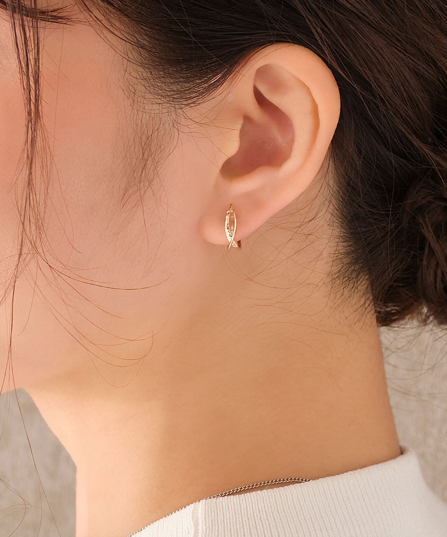 Phoebe「【シリーズ累計販売10000点突破】痛くないシリーズ クロスフープクリスタルループフィットイヤリング」|イヤリング|