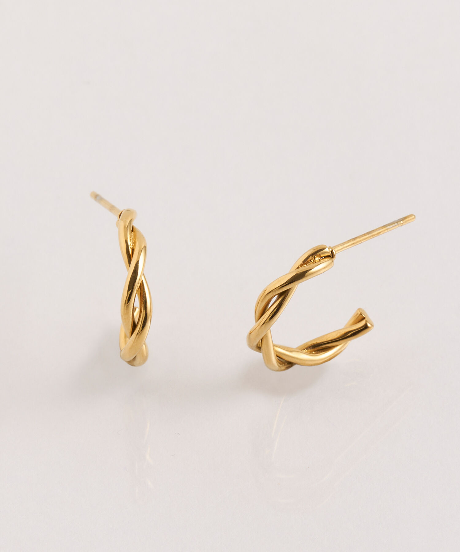 Phoebe「【金属アレルギー対応】クロスロープフープピアス/サージカルステンレス」|ピアス|ゴールド