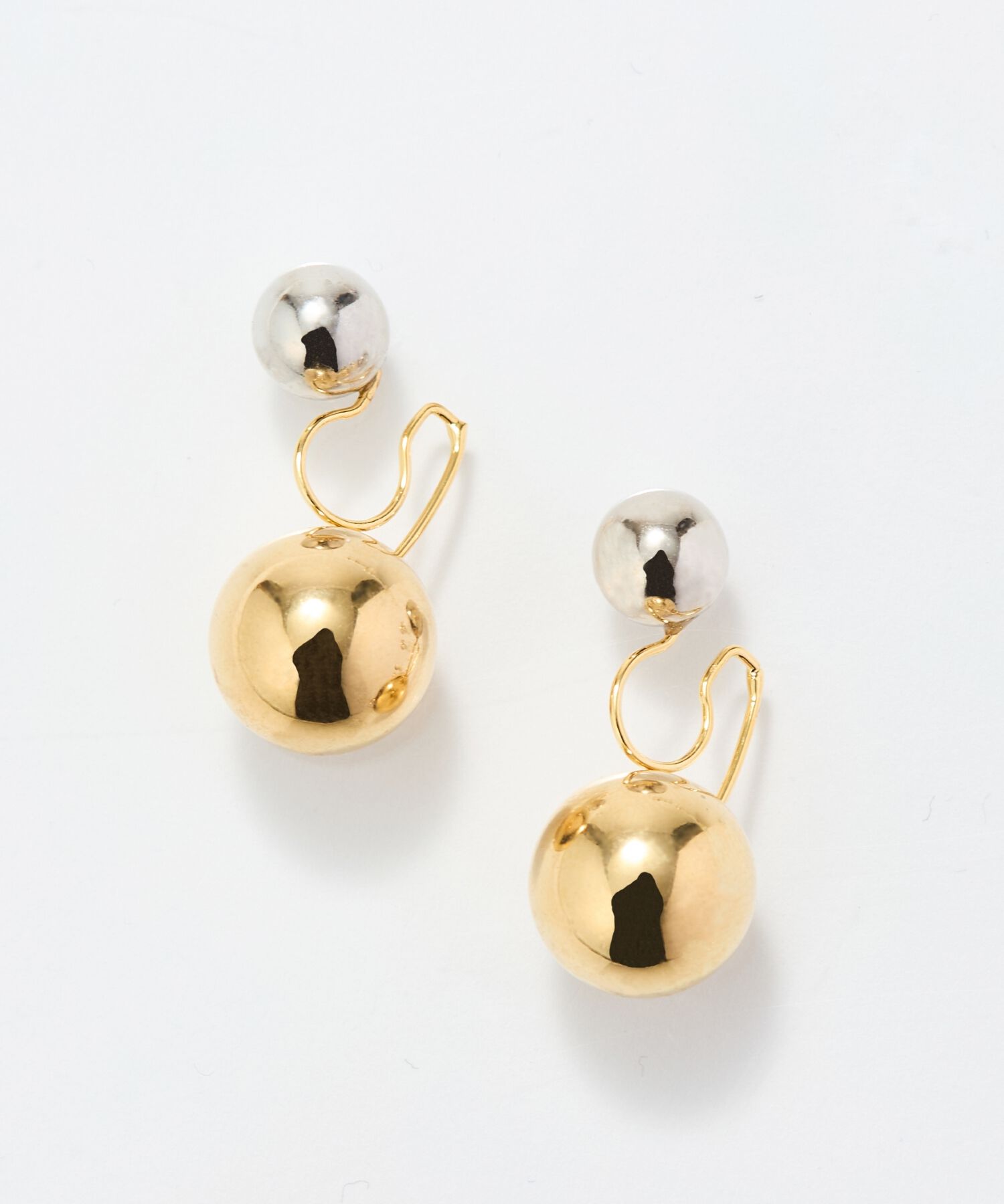 Phoebe「バックモチーフイヤリング　コンビメタル」|イヤリング|