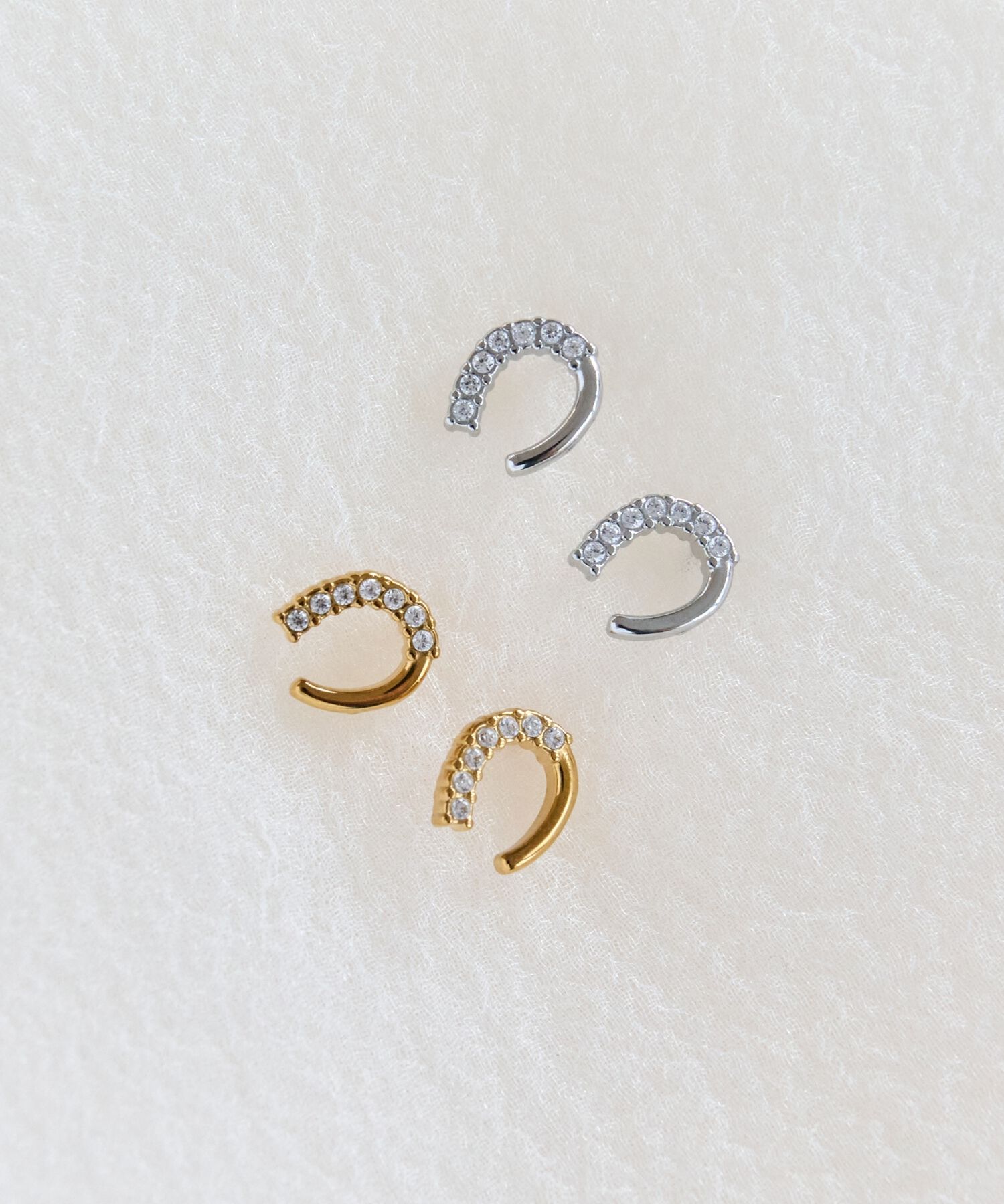 Phoebe「【金属アレルギー対応】グロッシーミニホースシューピアス　シルバー　ステンレス/馬蹄/蹄鉄/ギフト」|ピアス|