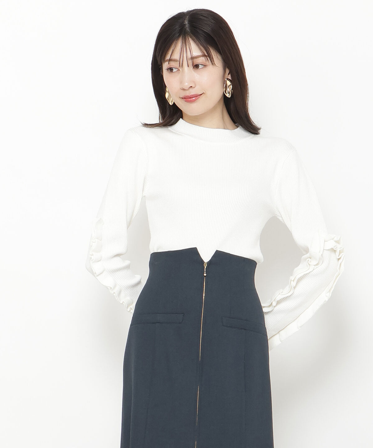 アンドクチュール「袖フリルハイネックリブニットプルオーバー」|ニット・セーター|