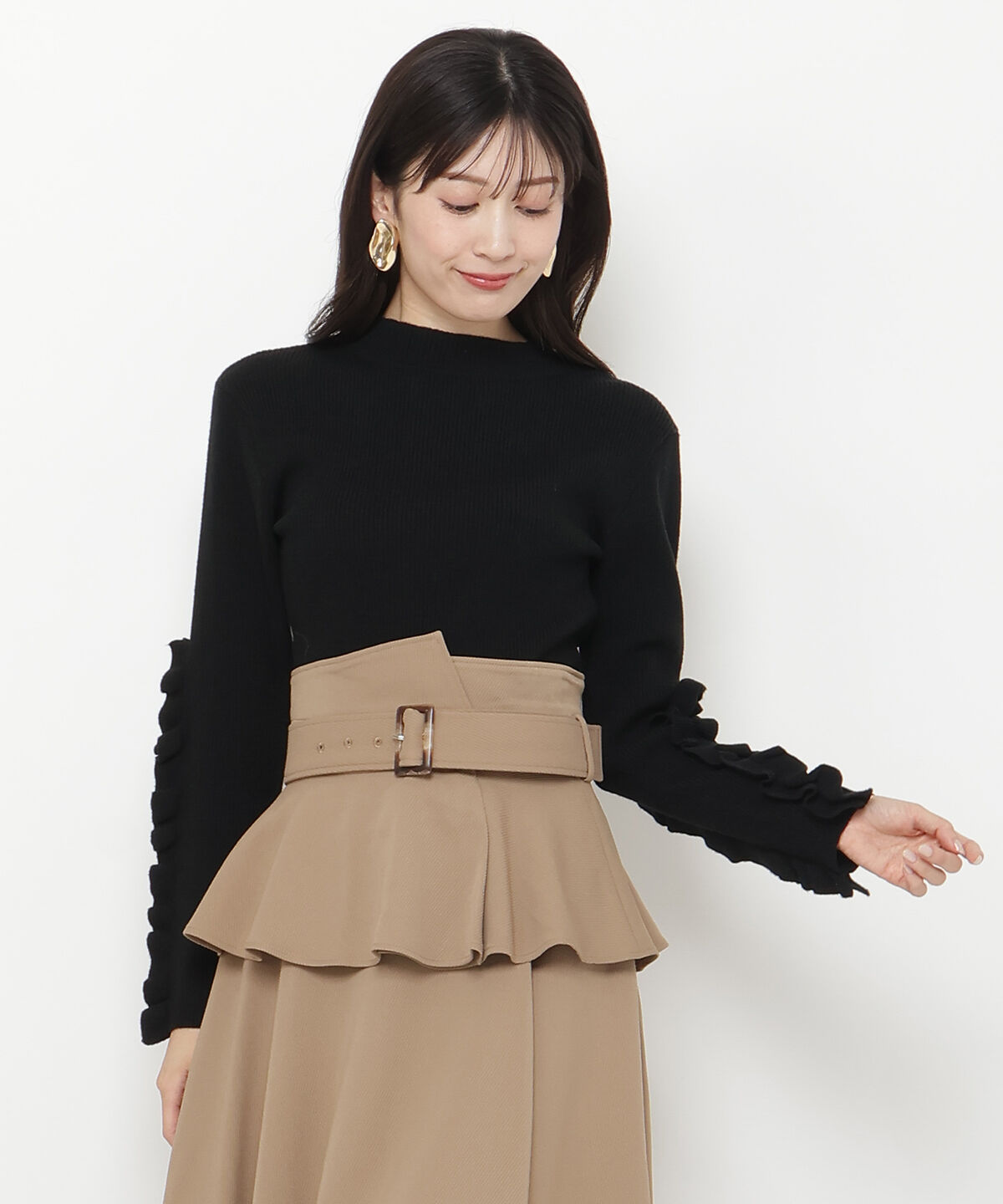 アンドクチュール「袖フリルハイネックリブニットプルオーバー」|ニット・セーター|