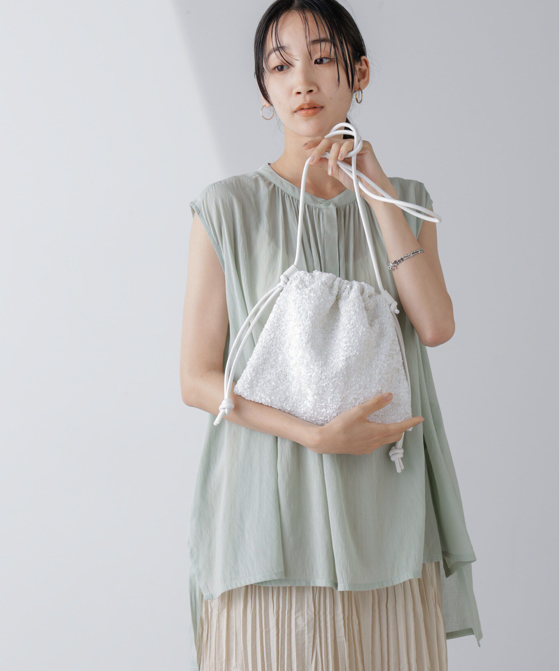 nano･universe「スパンコールドロストポシェット」|ショルダー・メッセンジャー|ホワイト