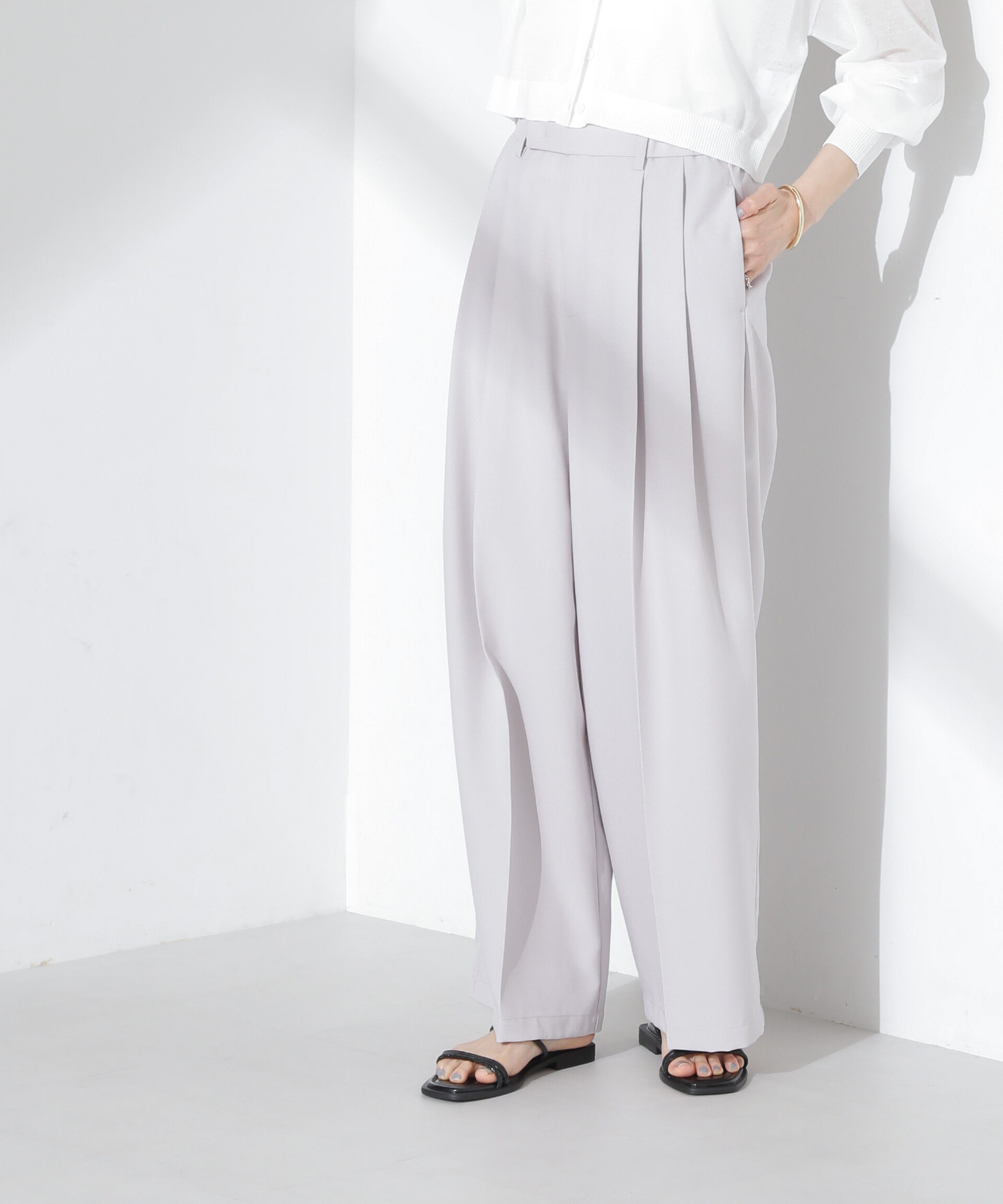 nano･universe「ツータックパンツ」|チノ|L.グレー1