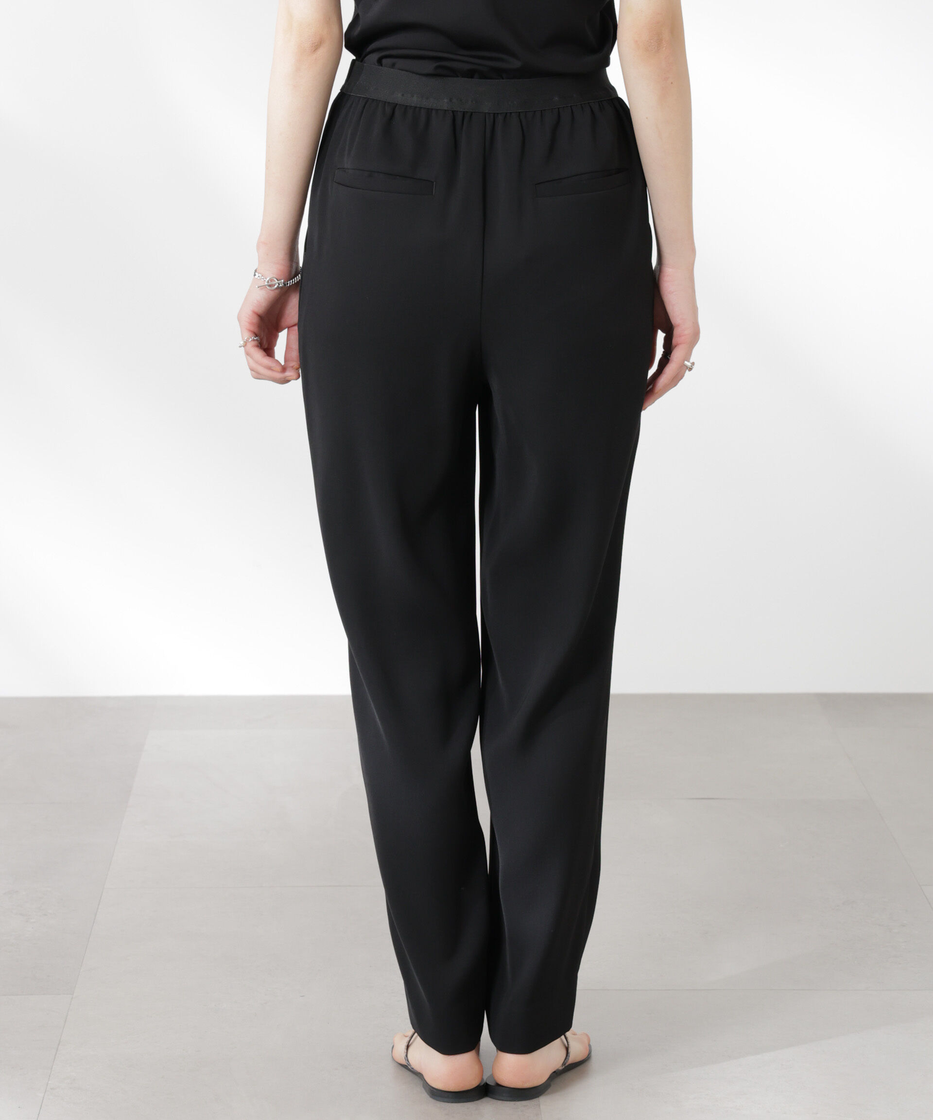 nano･universe「ダブルクロスゴムベルトテーパードパンツ (セットアップ可)」|チノ|