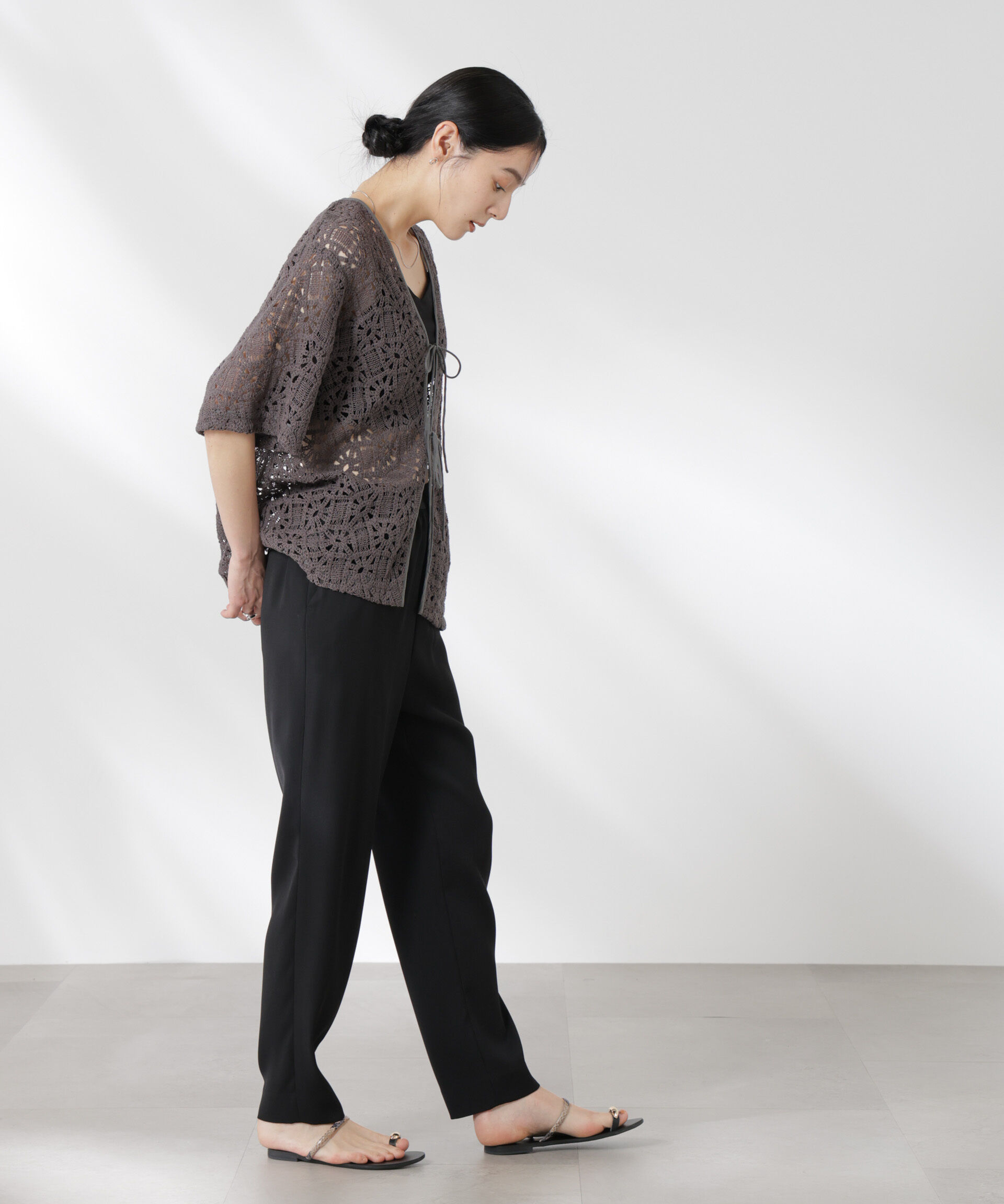 nano･universe「ダブルクロスゴムベルトテーパードパンツ (セットアップ可)」|チノ|