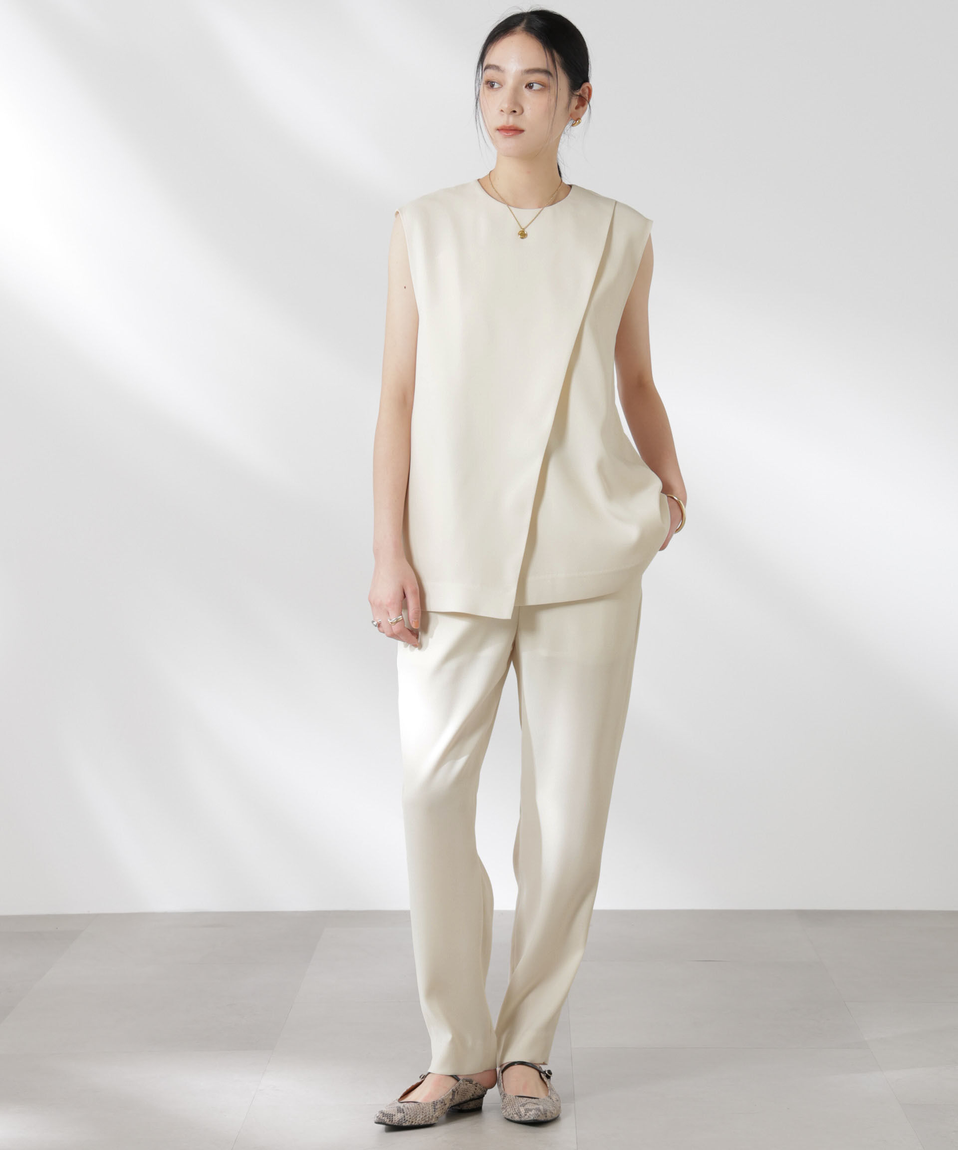 nano･universe「ダブルクロスゴムベルトテーパードパンツ (セットアップ可)」|チノ|