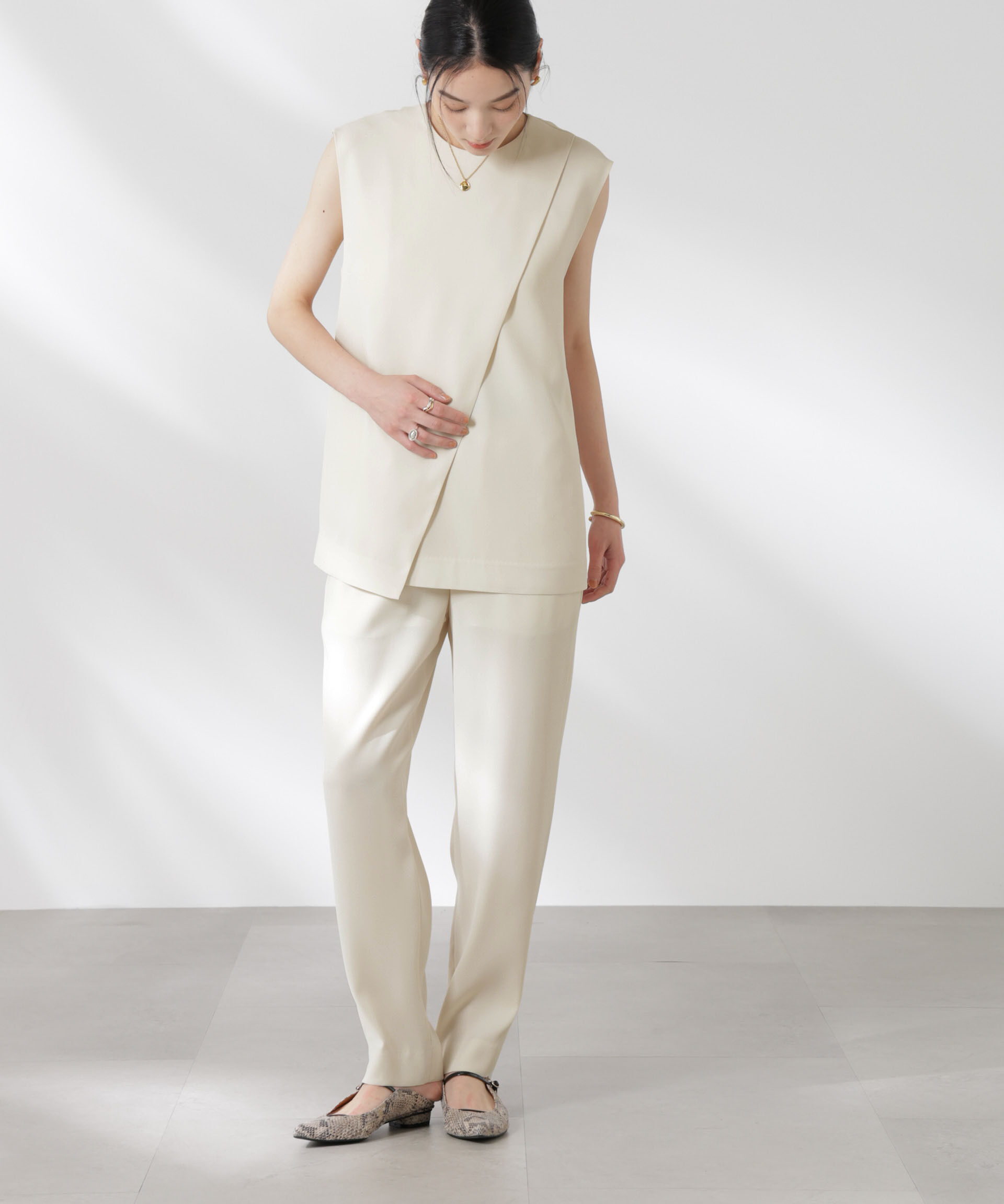 nano･universe「ダブルクロスゴムベルトテーパードパンツ (セットアップ可)」|チノ|