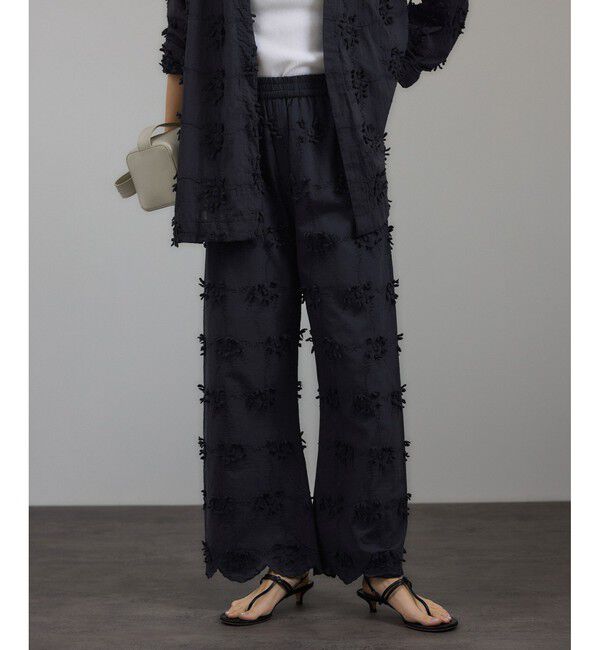 SALON adam et rope'「【WEB限定】3Dフラワーレースワイドパンツ［セットアップ対応］」|チノ|ブラック(01)