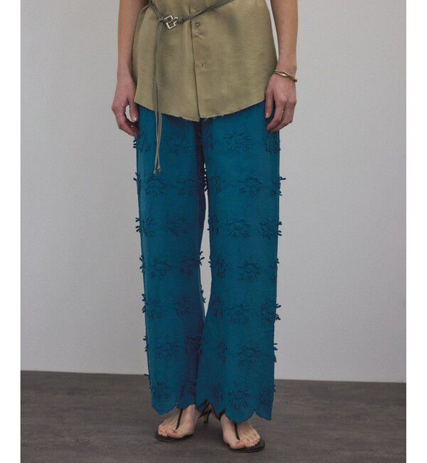 SALON adam et rope'「【WEB限定】3Dフラワーレースワイドパンツ［セットアップ対応］」|チノ|ブルー系(45)