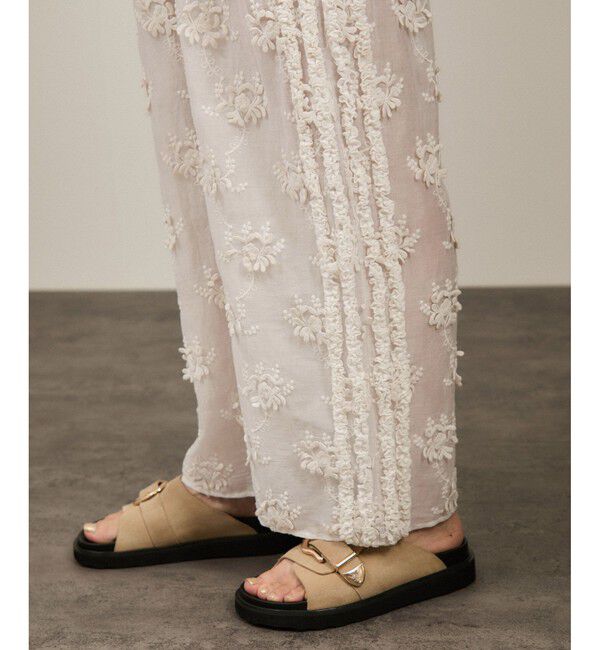 SALON adam et rope'「【crinkle crinkle crinkle】別注3D刺繍サイドフリルパンツ」|チノ|