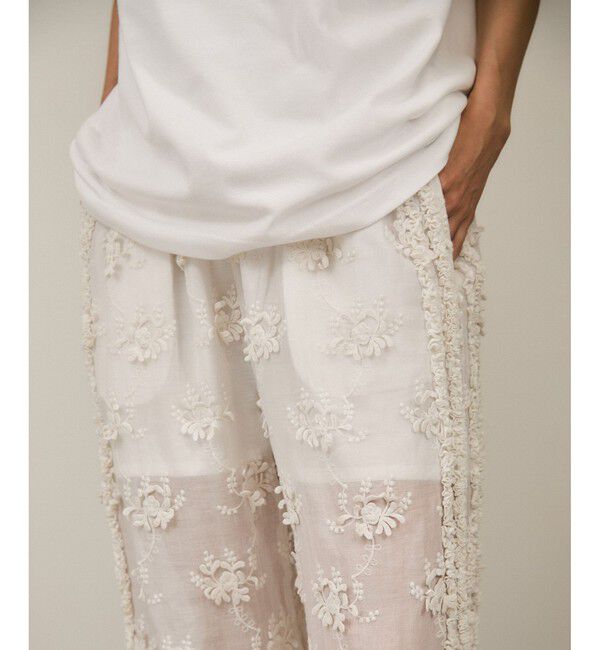 SALON adam et rope'「【crinkle crinkle crinkle】別注3D刺繍サイドフリルパンツ」|チノ|