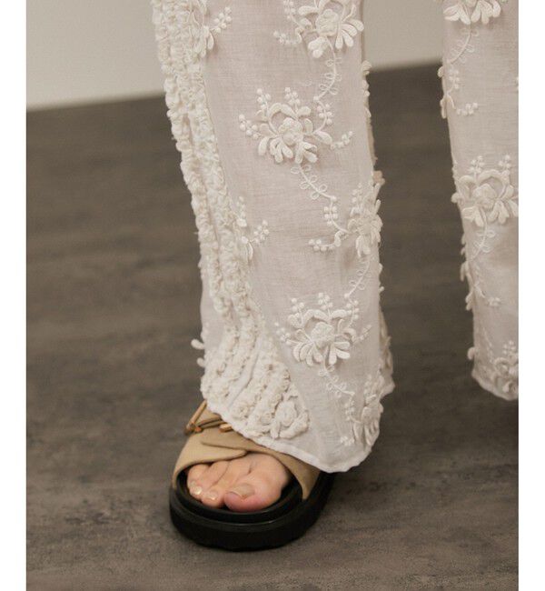 SALON adam et rope'「【crinkle crinkle crinkle】別注3D刺繍サイドフリルパンツ」|チノ|