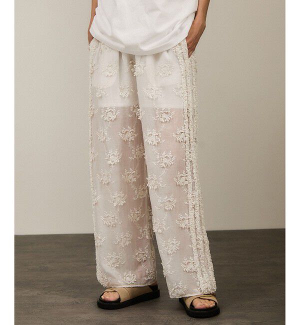 SALON adam et rope'「【crinkle crinkle crinkle】別注3D刺繍サイドフリルパンツ」|チノ|ホワイト(10)