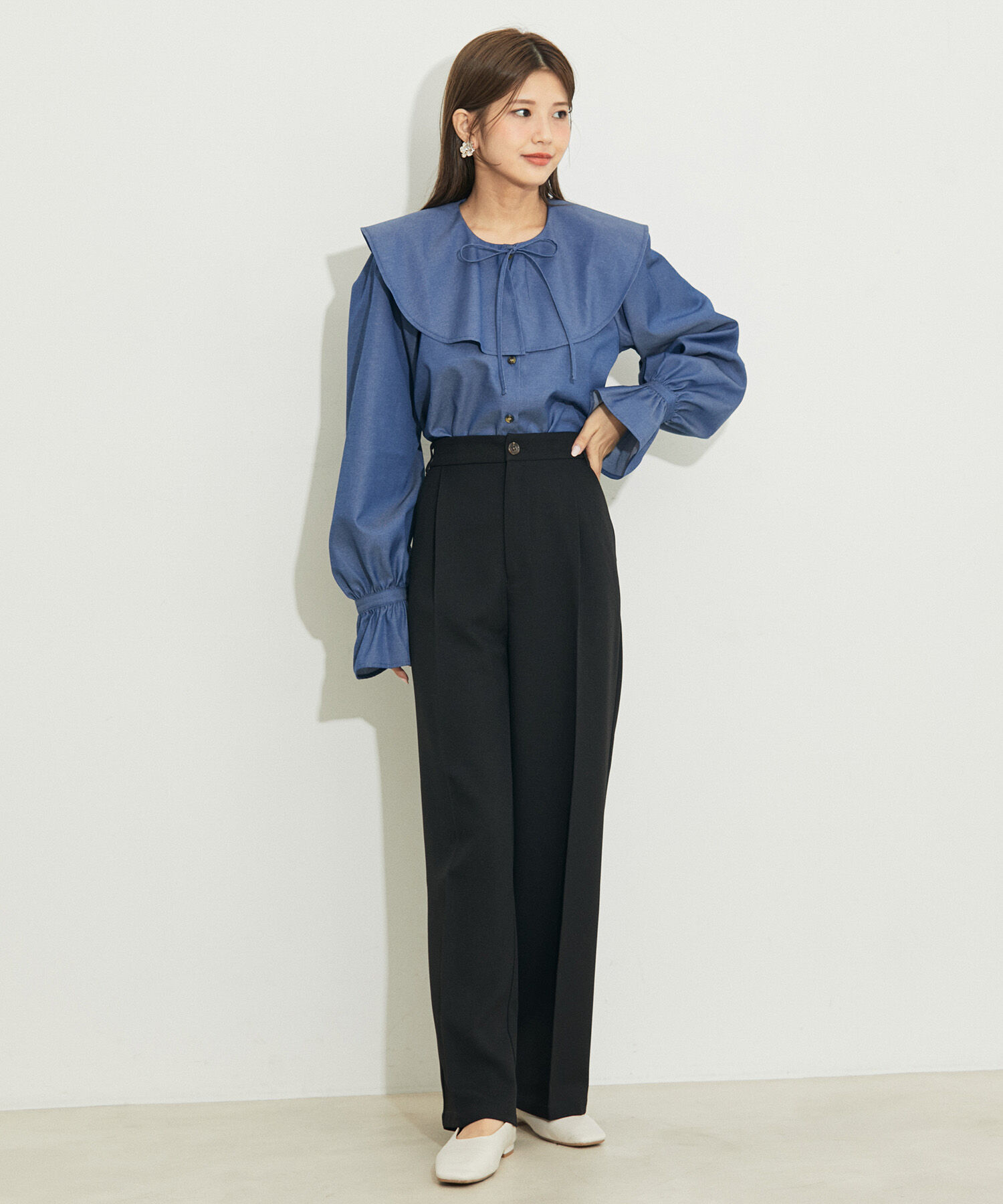 vis-a-vis「【WEB限定】キャンディスリーブシャンブレーフリルカラーブラウス」|シャツ・ブラウス|