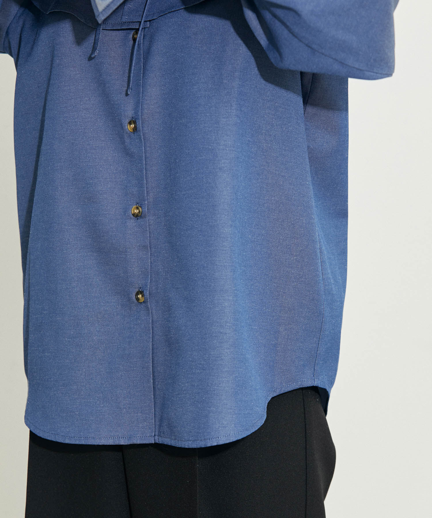 vis-a-vis「【WEB限定】キャンディスリーブシャンブレーフリルカラーブラウス」|シャツ・ブラウス|