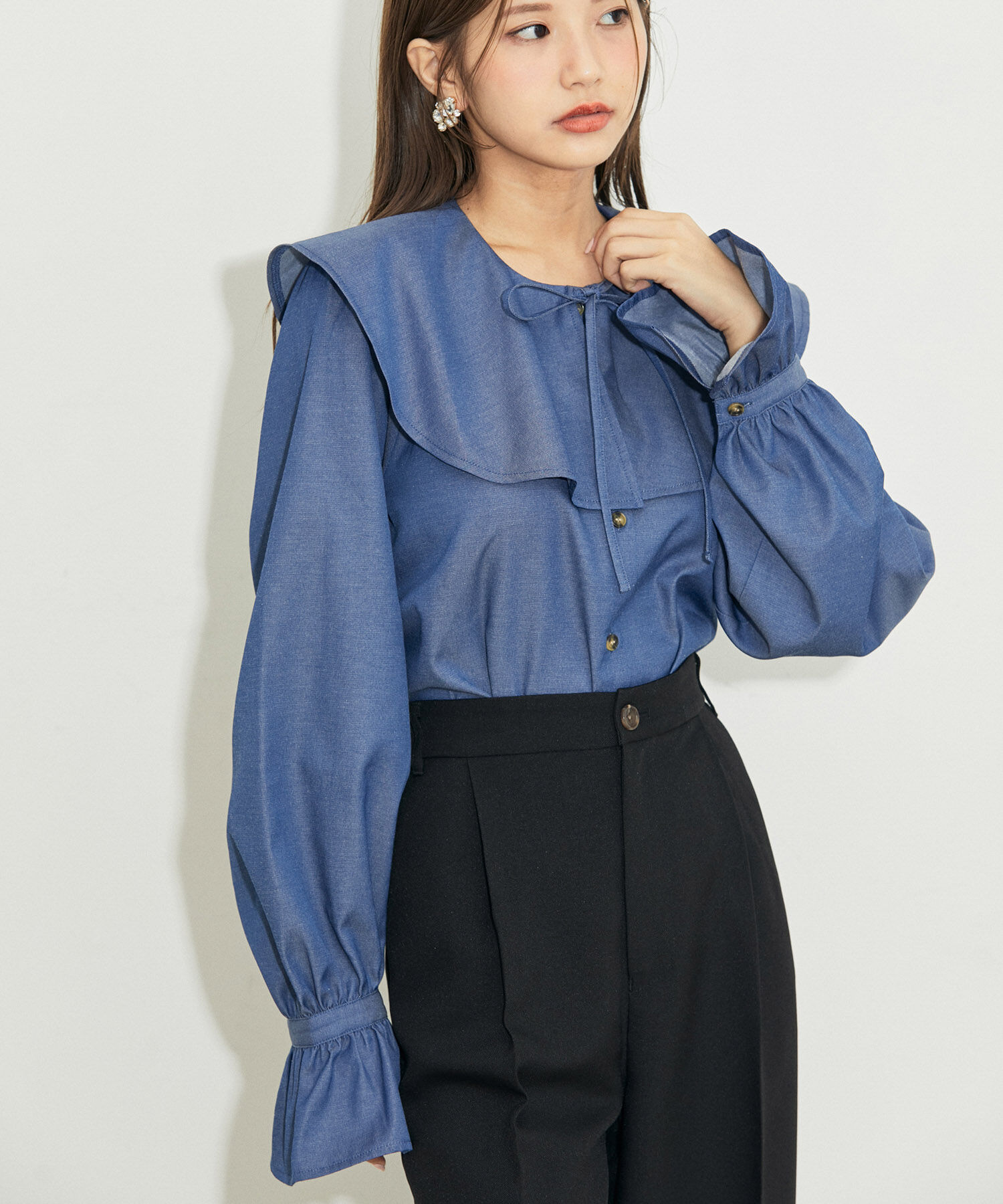 vis-a-vis「【WEB限定】キャンディスリーブシャンブレーフリルカラーブラウス」|シャツ・ブラウス|