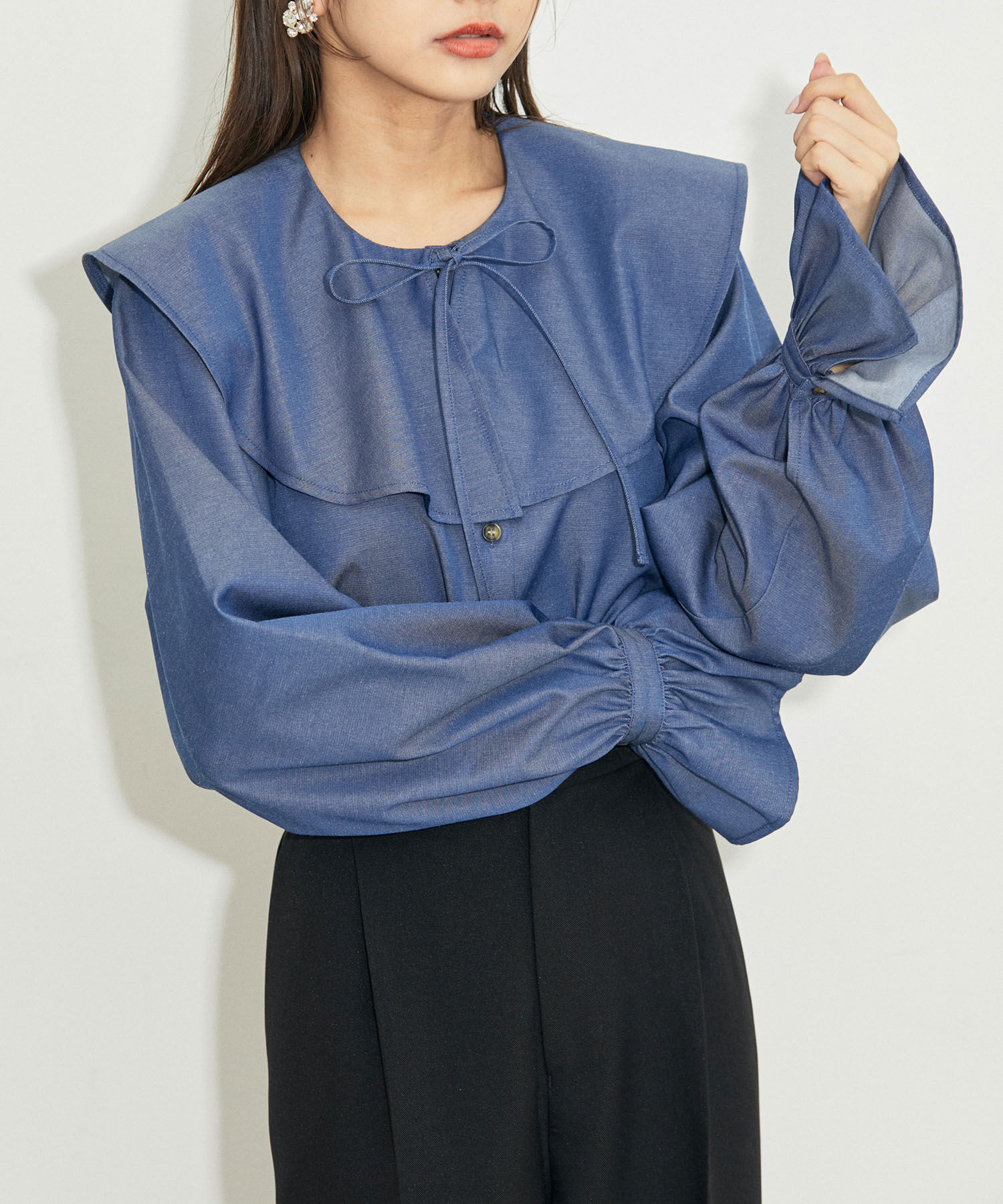 vis-a-vis「【WEB限定】キャンディスリーブシャンブレーフリルカラーブラウス」|シャツ・ブラウス|