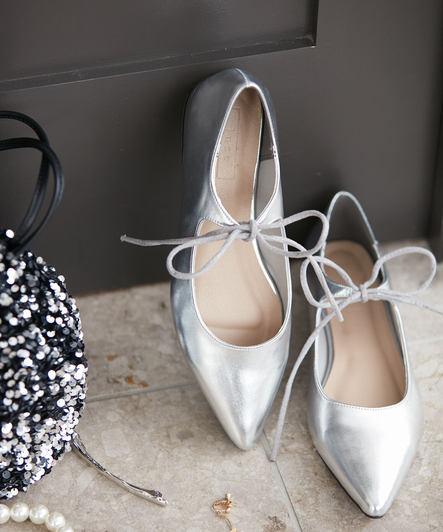 Juze「リボンフラットパンプス」|パンプス|シルバー(93)