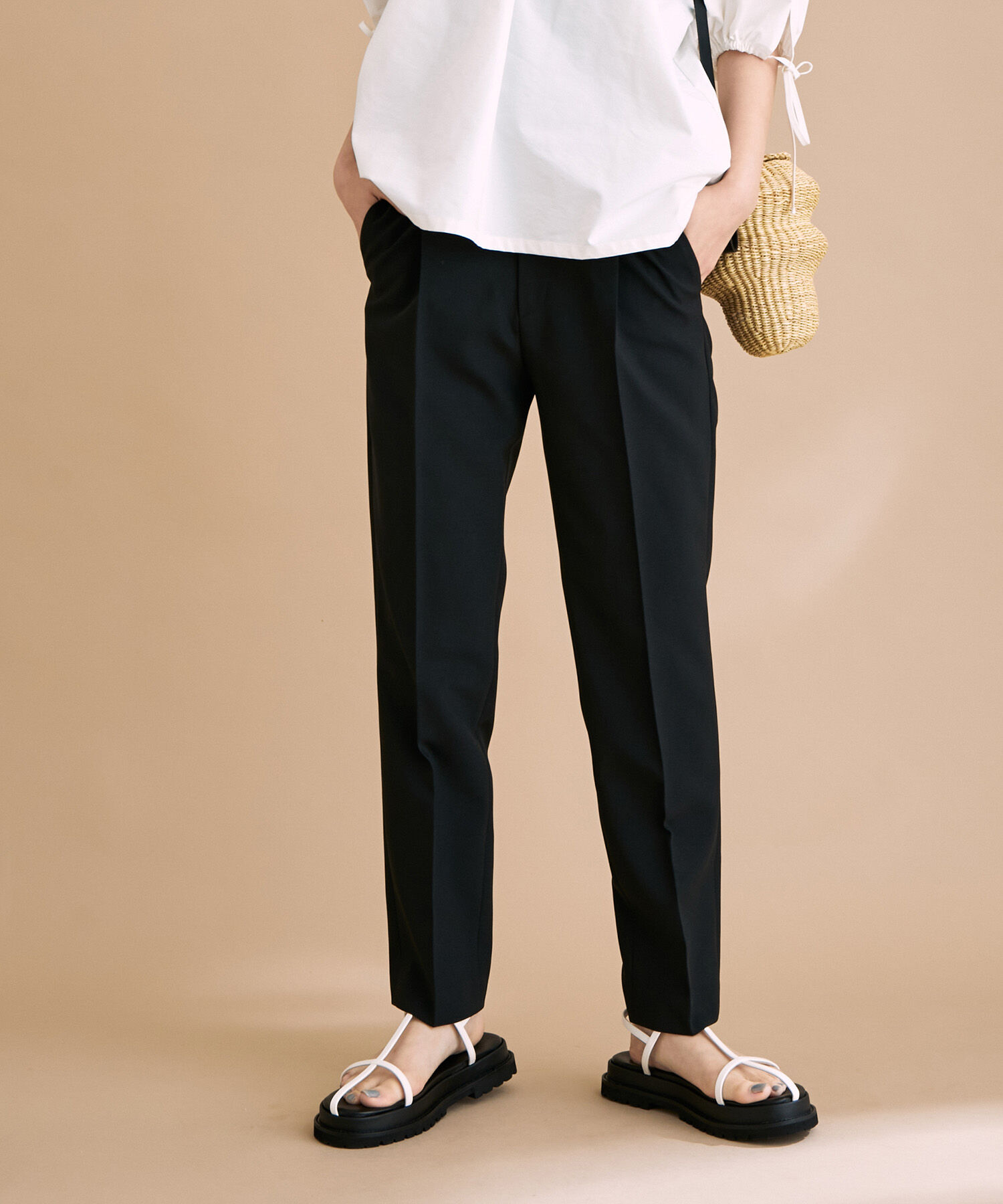 ADAM ET ROPE'「【サステナブル】スリムスラックス」|スラックス|ブラック(01)