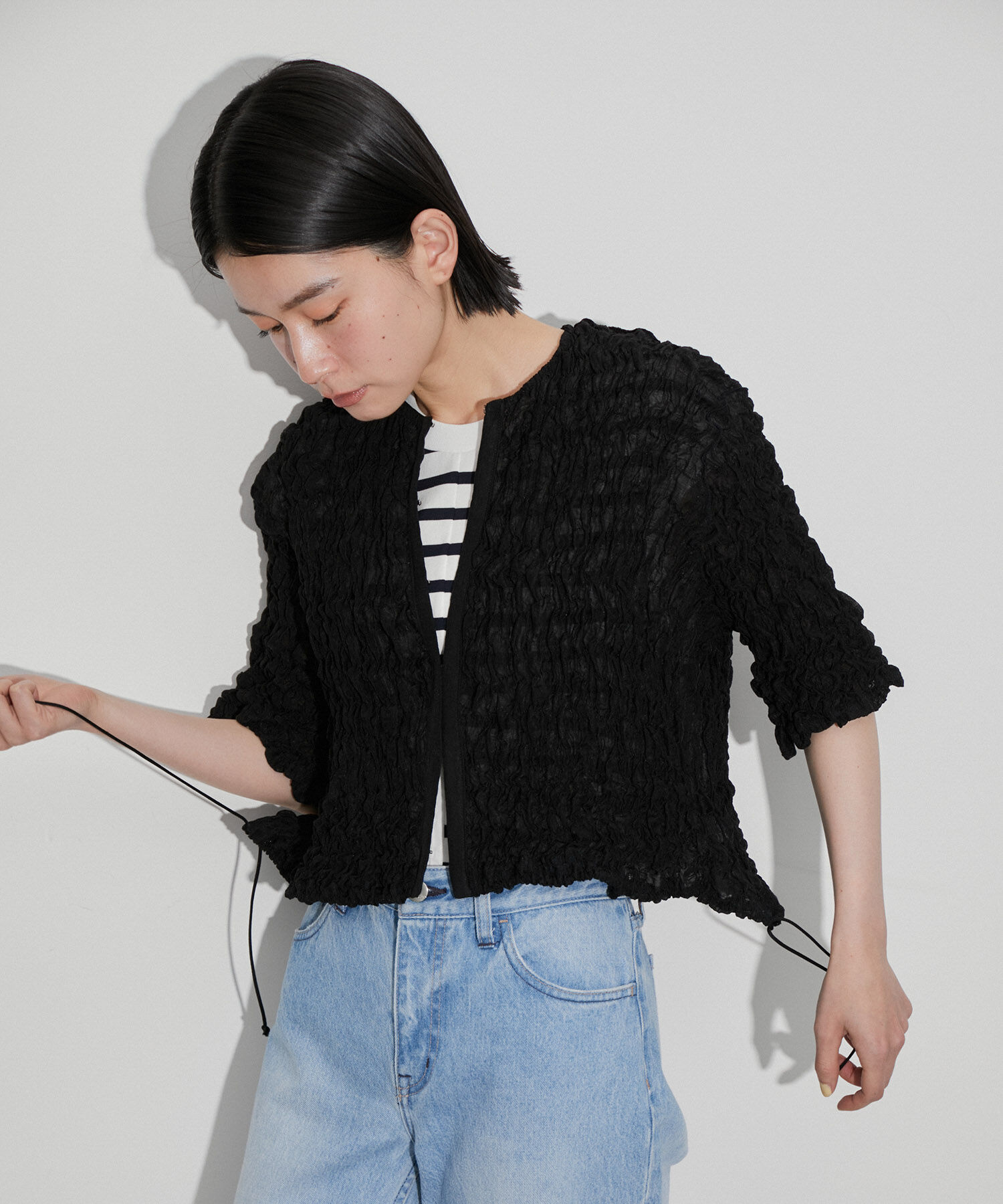 ADAM ET ROPE'「【洗える】シャーリングギャザーホックトップス」|カーディガン|ブラック(01)