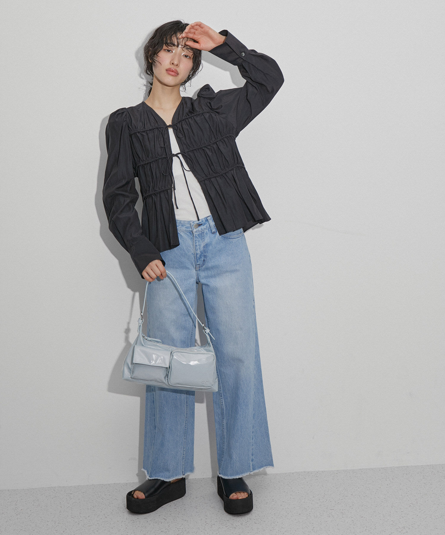 ADAM ET ROPE'「【再入荷・サステナブル・WEB限定色】ウエストシェイプギャザーシャツ」|シャツ・ブラウス|