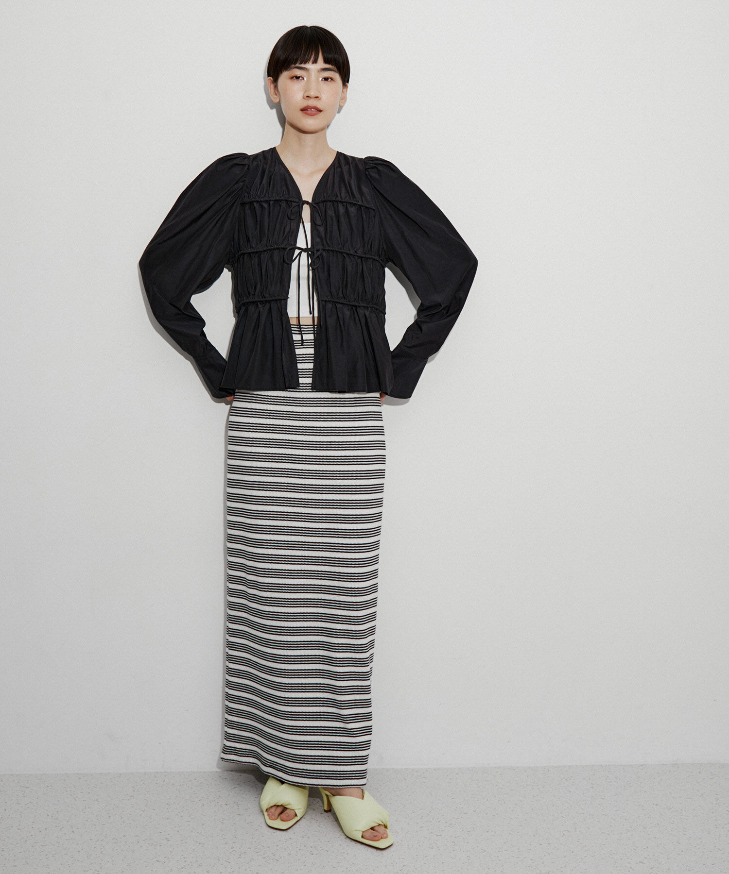 ADAM ET ROPE'「【再入荷・サステナブル・WEB限定色】ウエストシェイプギャザーシャツ」|シャツ・ブラウス|