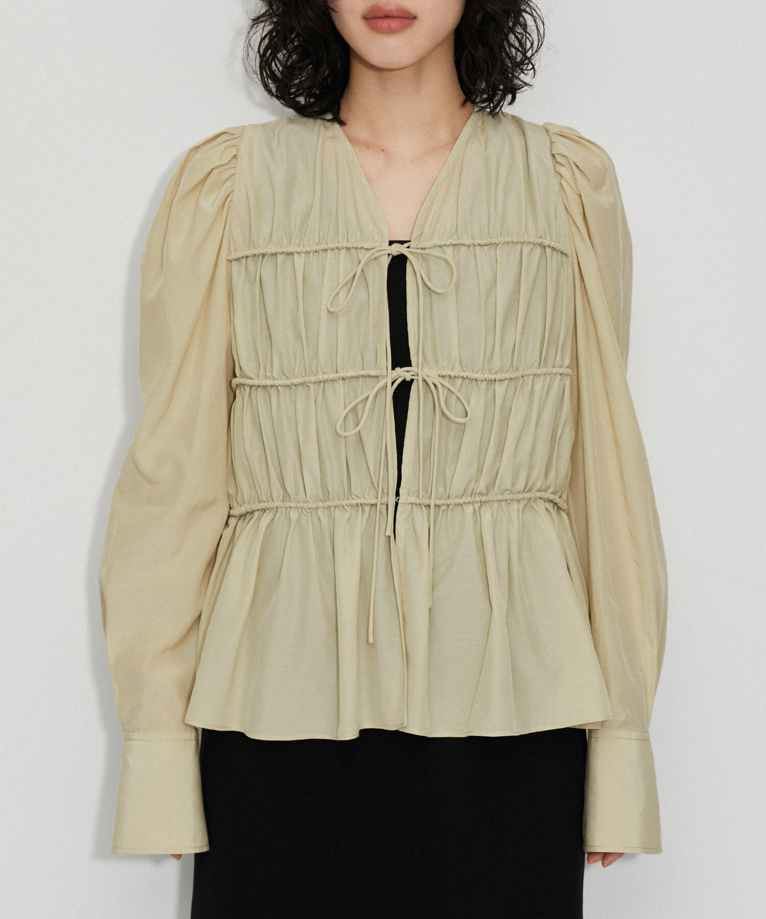 ADAM ET ROPE'「【再入荷・サステナブル・WEB限定色】ウエストシェイプギャザーシャツ」|シャツ・ブラウス|