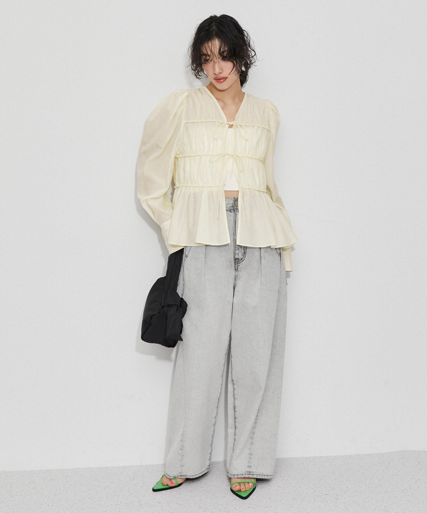 ADAM ET ROPE'「【再入荷・サステナブル・WEB限定色】ウエストシェイプギャザーシャツ」|シャツ・ブラウス|