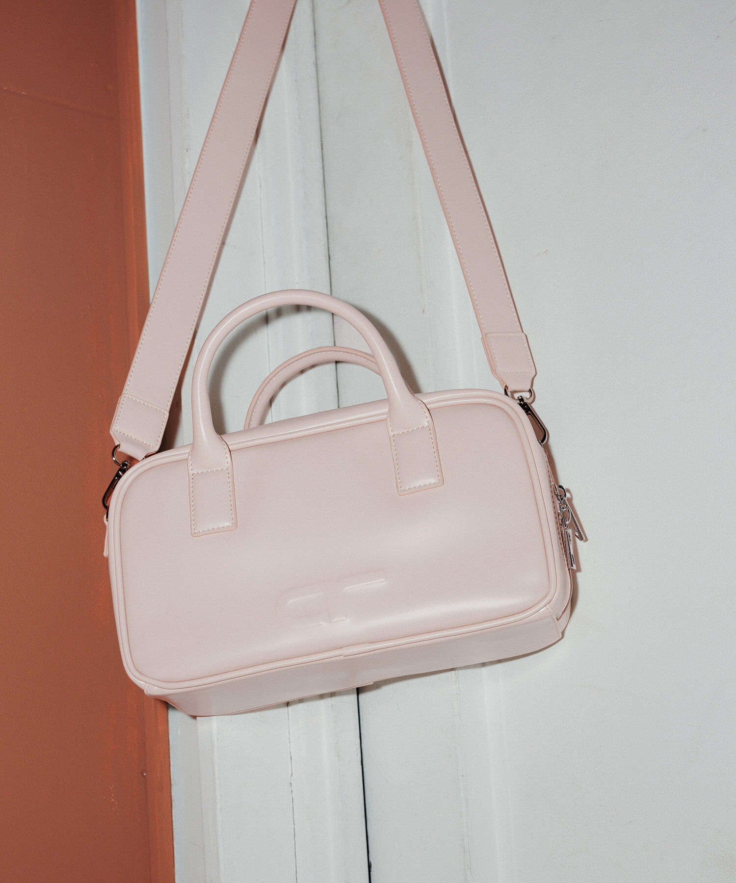 ADAM ET ROPE'「【一部WEB限定カラー・再入荷・サステナブル】ロゴスクエアボストンバッグ」|ショルダー・メッセンジャー|ピンク系(65)