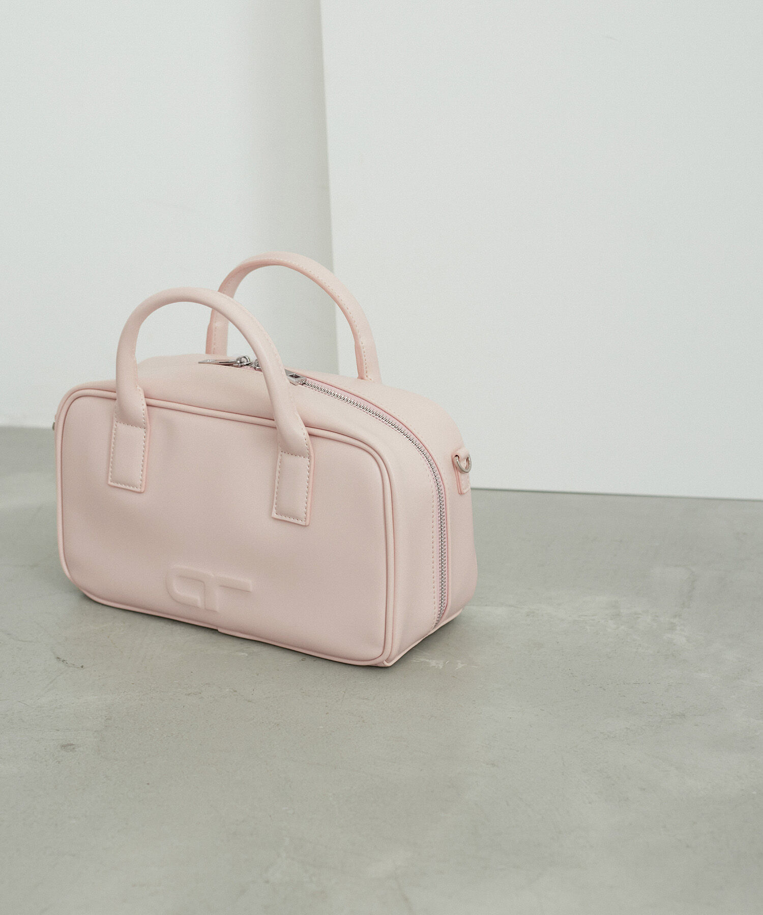 ADAM ET ROPE'「【一部WEB限定カラー・再入荷・サステナブル】ロゴスクエアボストンバッグ」|ショルダー・メッセンジャー|