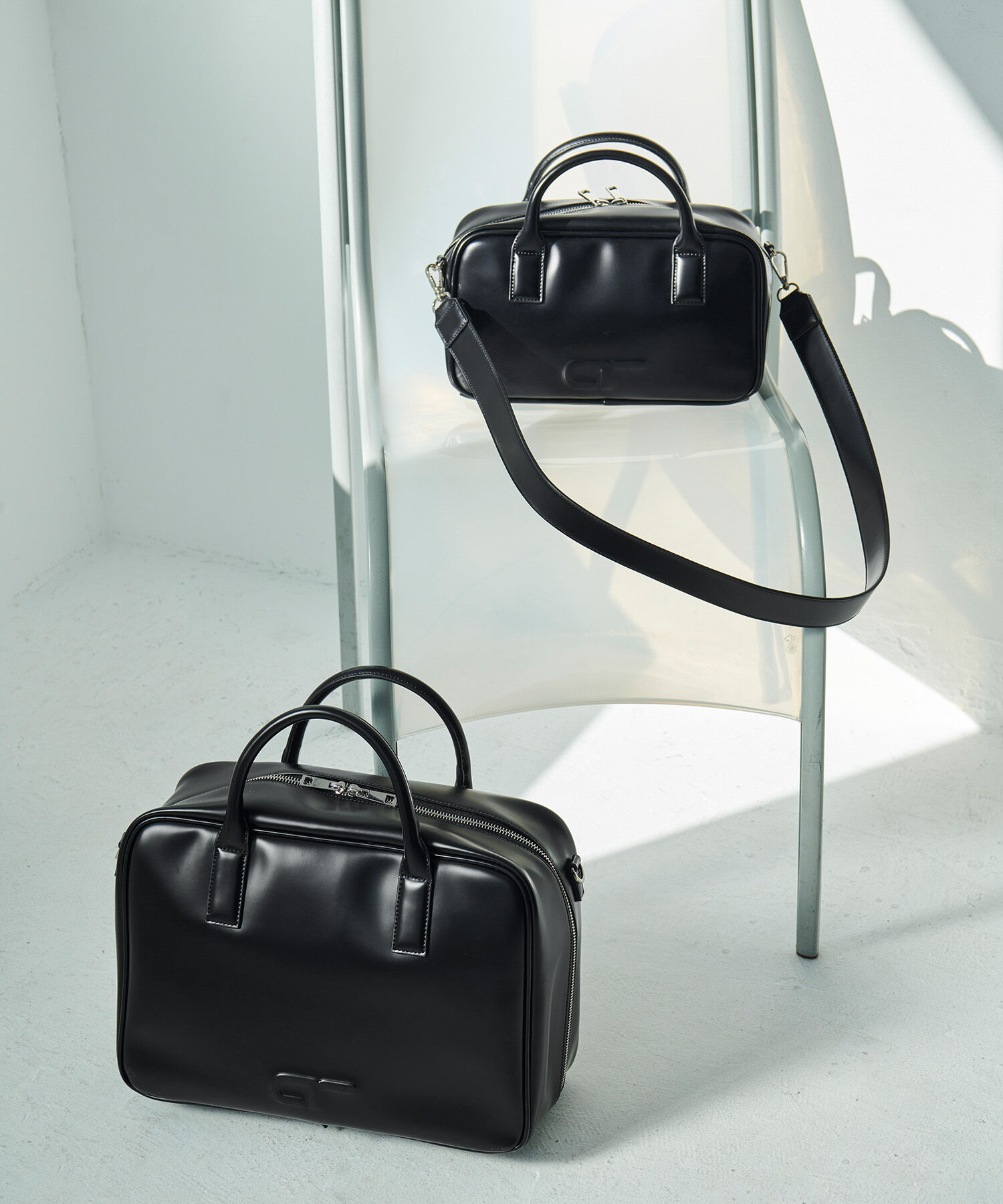 ADAM ET ROPE'「【一部WEB限定カラー・再入荷・サステナブル】ロゴスクエアボストンバッグ」|ショルダー・メッセンジャー|