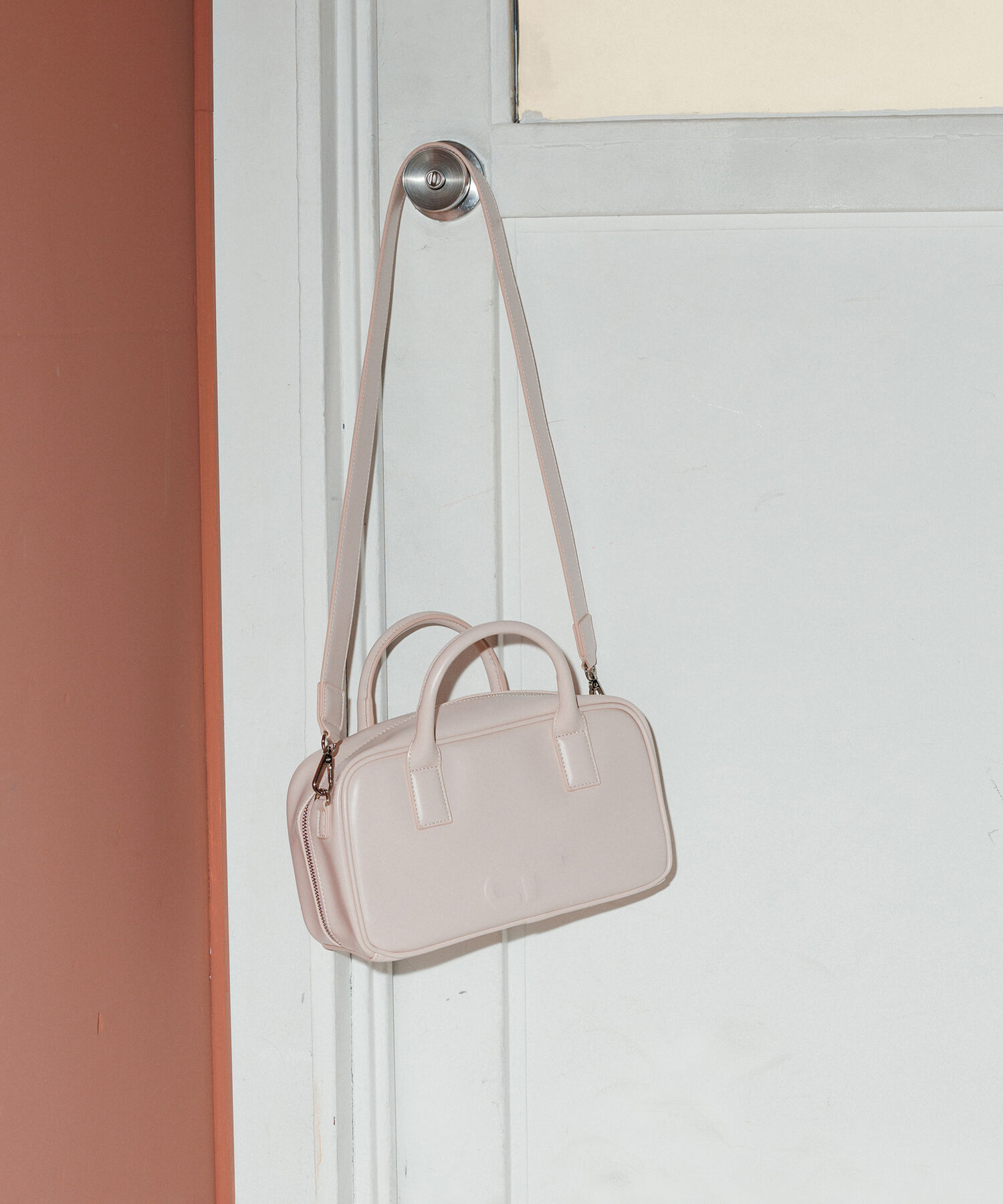 ADAM ET ROPE'「【一部WEB限定カラー・再入荷・サステナブル】ロゴスクエアボストンバッグ」|ショルダー・メッセンジャー|