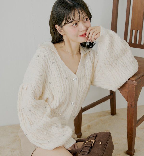  「【SALON by Chico】フラワービジュー襟付きルーズニットカーディガン」|カーディガン|