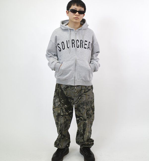  「【Sourcream/サワークリーム】カレッジロゴ刺繍ジップパーカー」|パーカー|