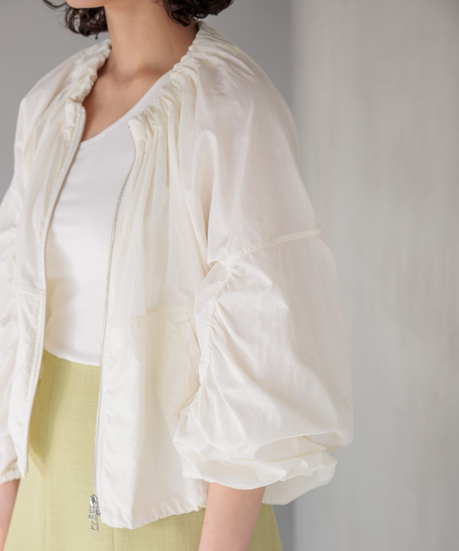 A part by 「ギャザーブルゾン」|ブルゾン・スタジャン|オフホワイト