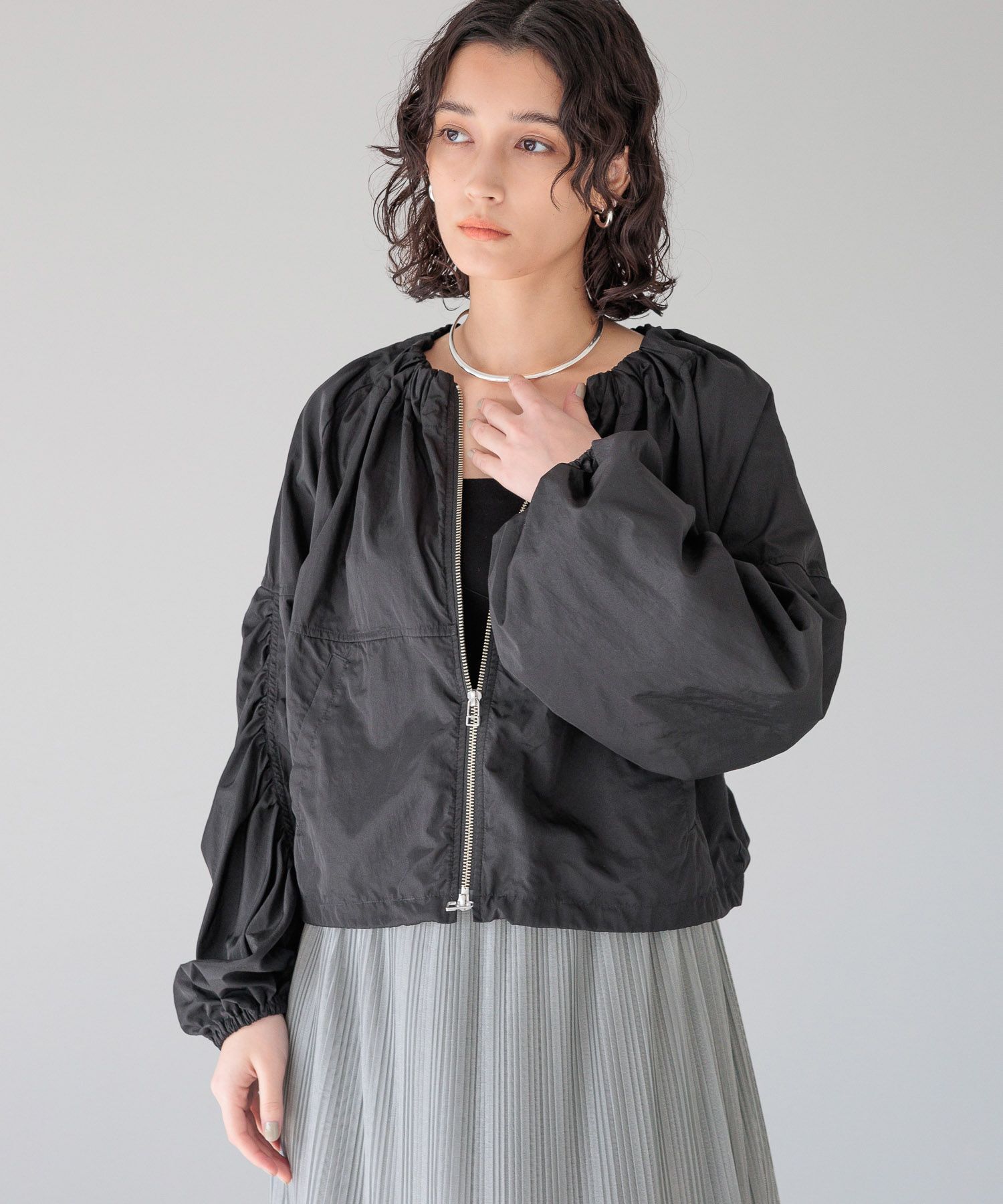 A part by 「ギャザーブルゾン」|ブルゾン・スタジャン|ブラック