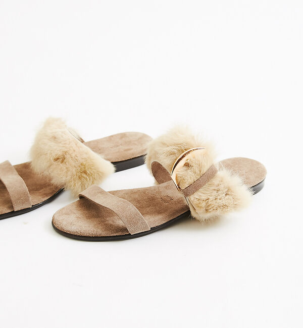 Rouge vif「MAURO de BARI 2ベルトファーフラットサンダ」|サンダル|グレージュ