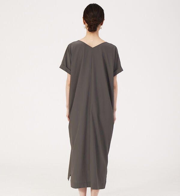 qualite「【WEB・一部店舗限定】Vネックワンピース」|ワンピース|